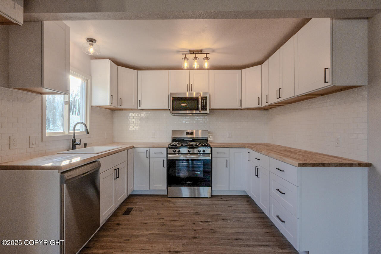 42016 Dolly Varden Way Property Photo 10