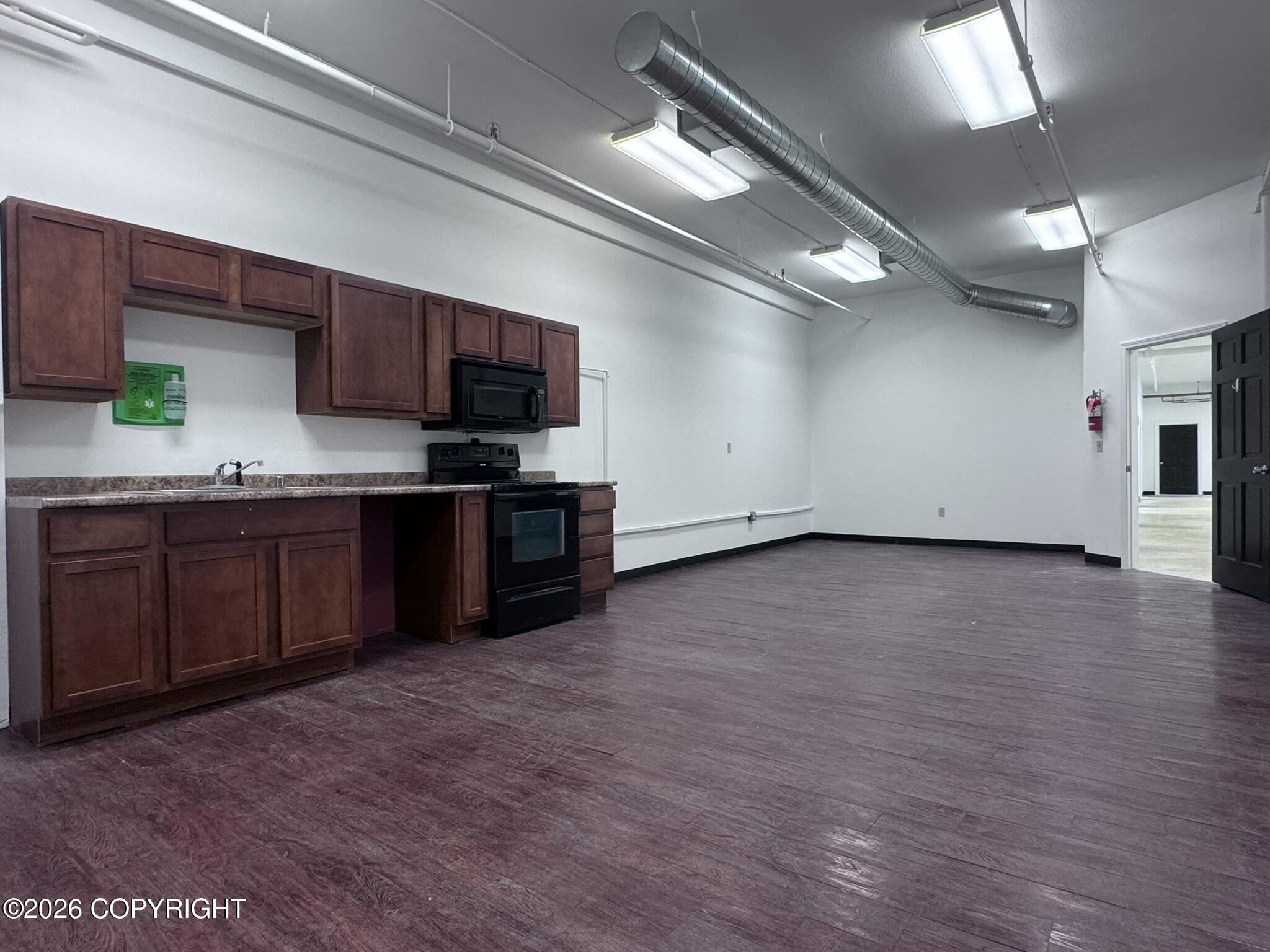 443 E 4th Avenue Property Photo 17