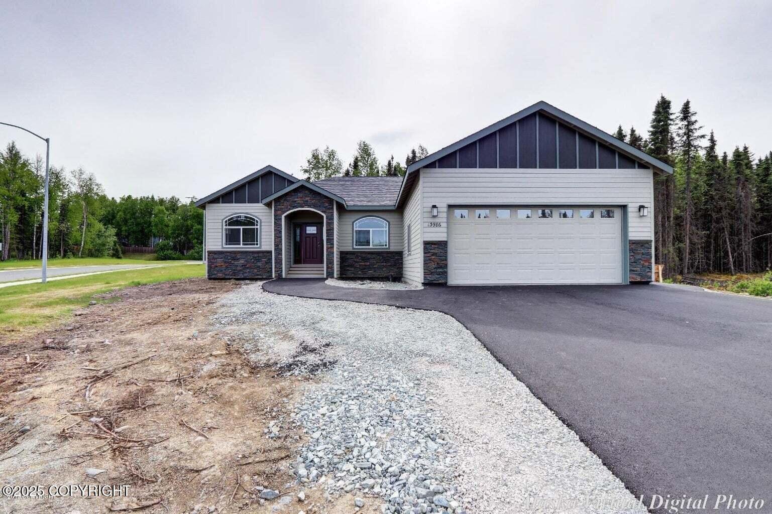 4121 E Harman Loop Property Photo 2