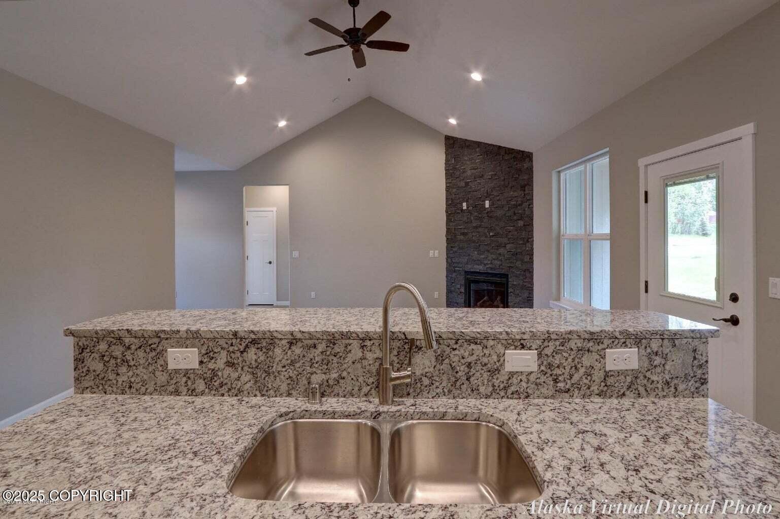4121 E Harman Loop Property Photo 11