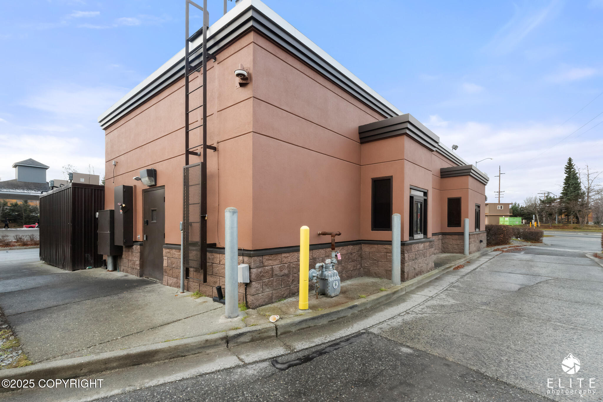 4407 Spenard Road Property Photo 4
