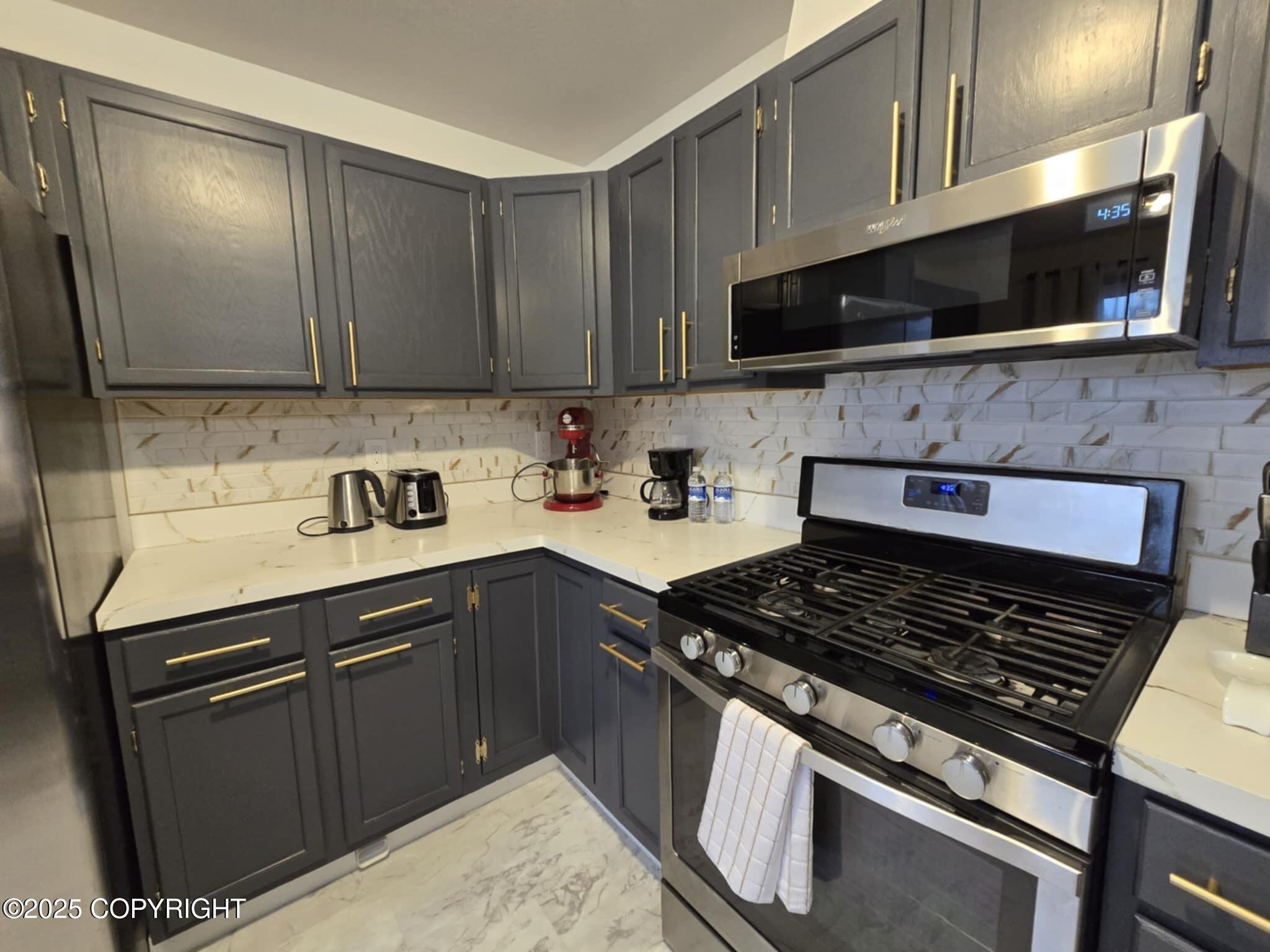 8810 Pioneer Drive Property Photo 6