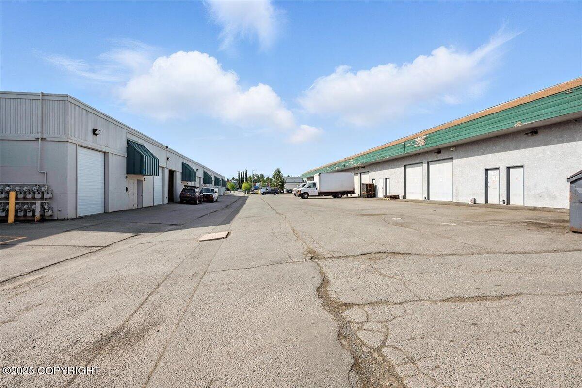 5121 Arctic Boulevard Property Photo 8