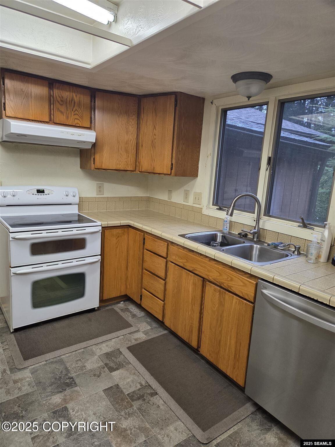 2416 Aurora Drive Property Photo 2
