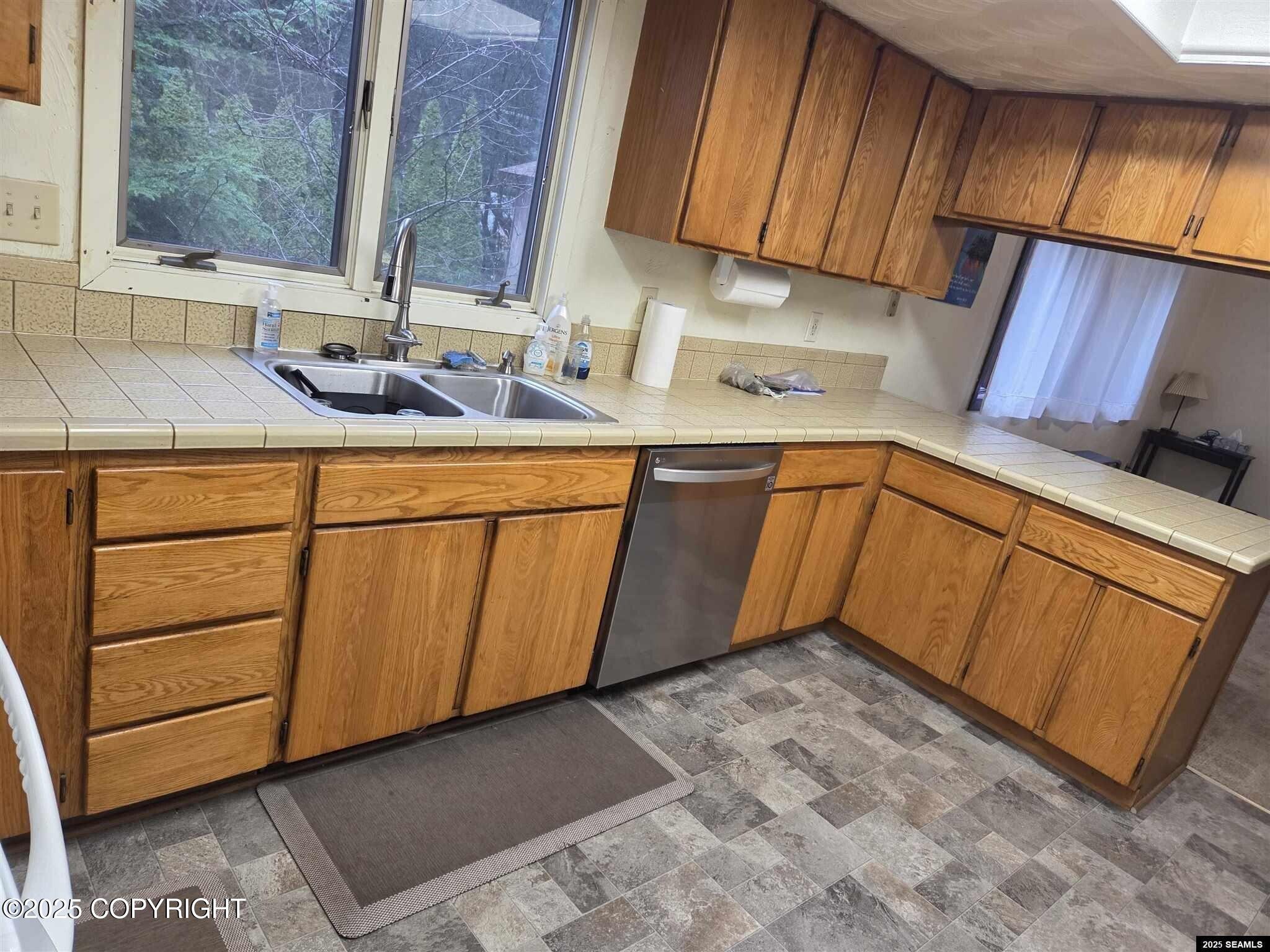 2416 Aurora Drive Property Photo 4