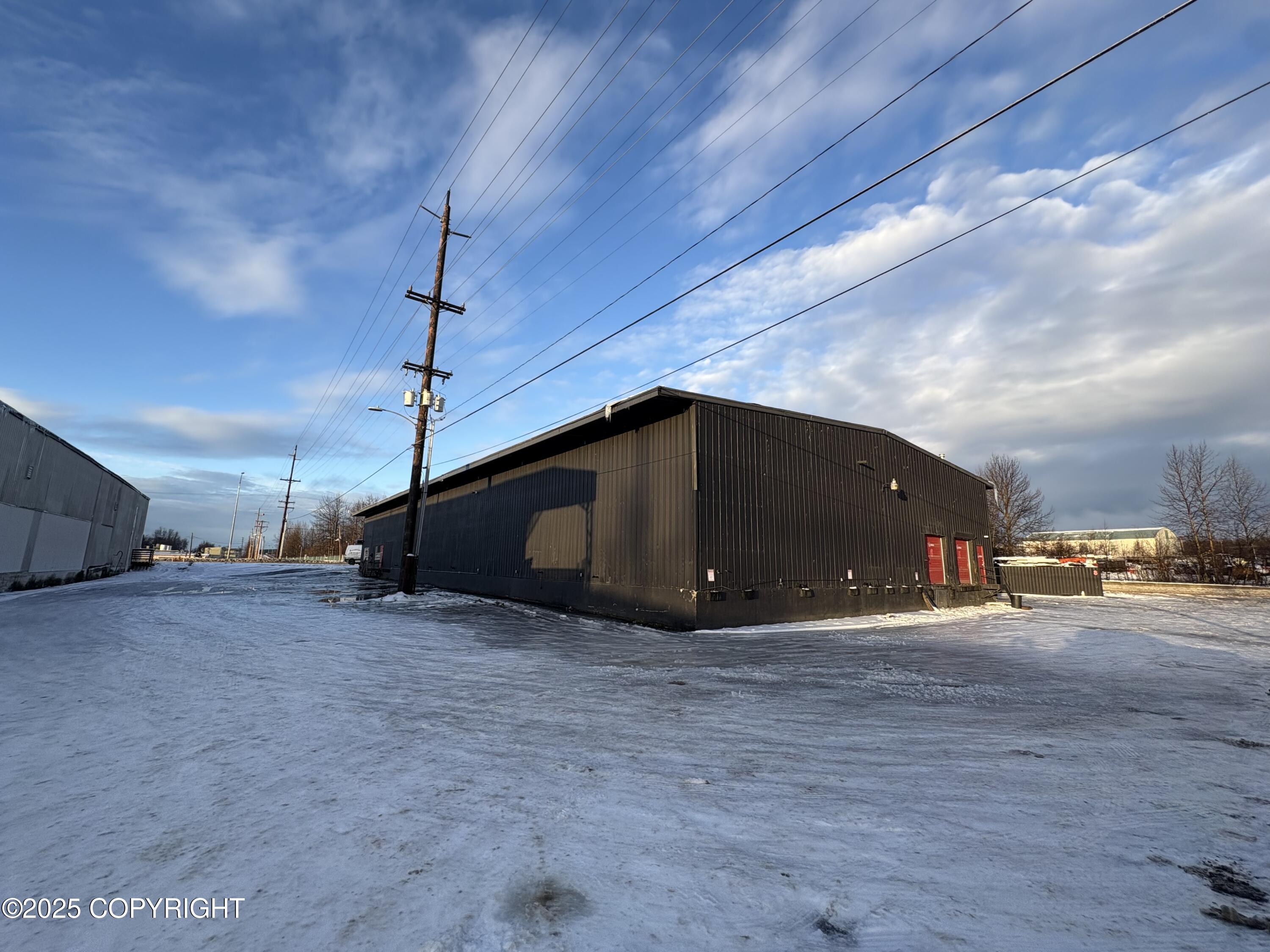 209 N Post Road Property Photo 3