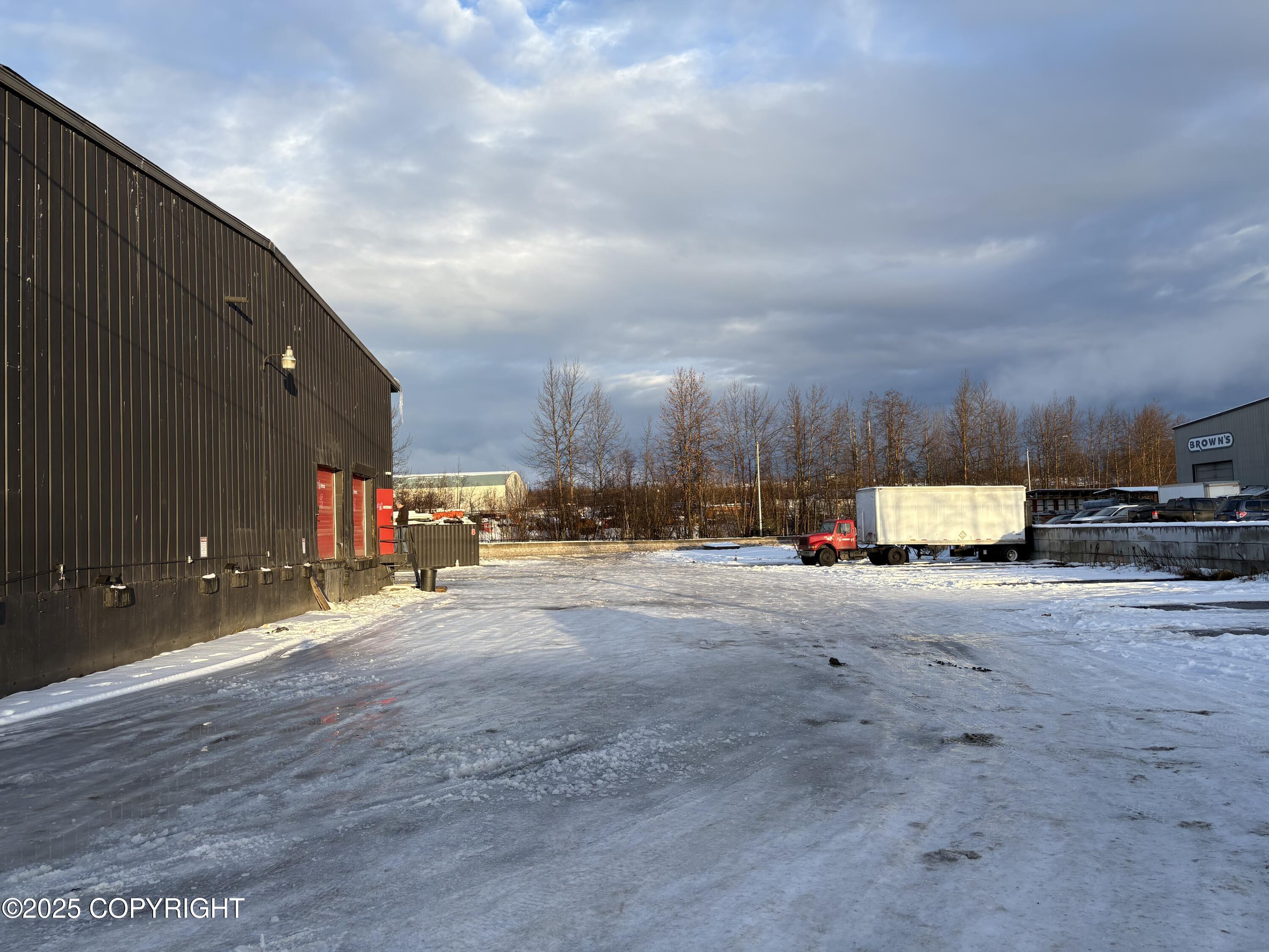 209 N Post Road Property Photo 4