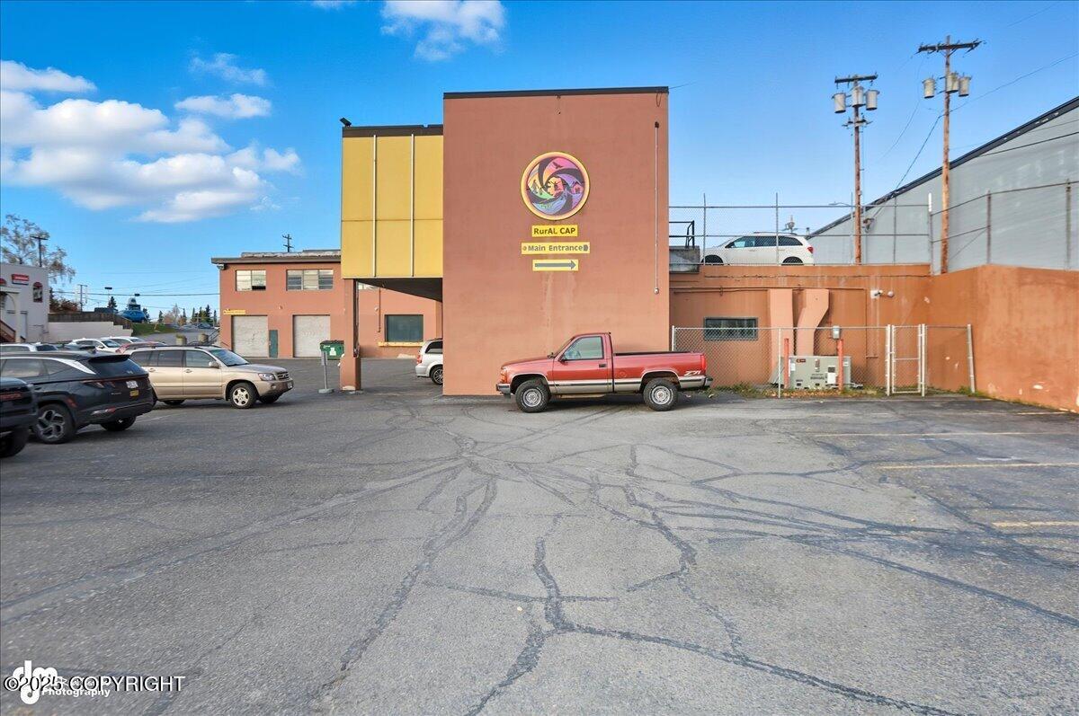 731 E 8th Avenue Property Photo 12
