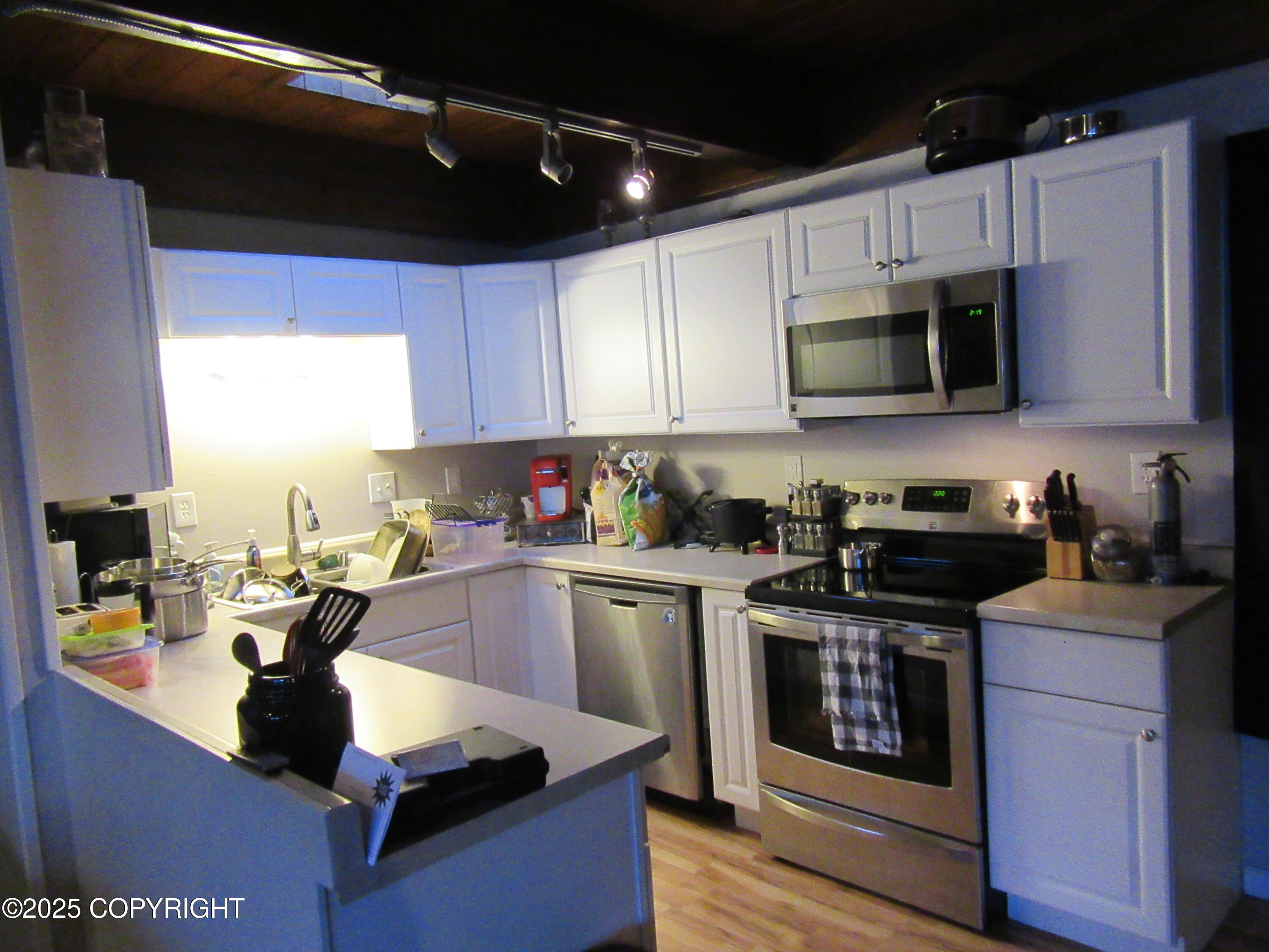 233 E 5th Avenue Property Photo 10