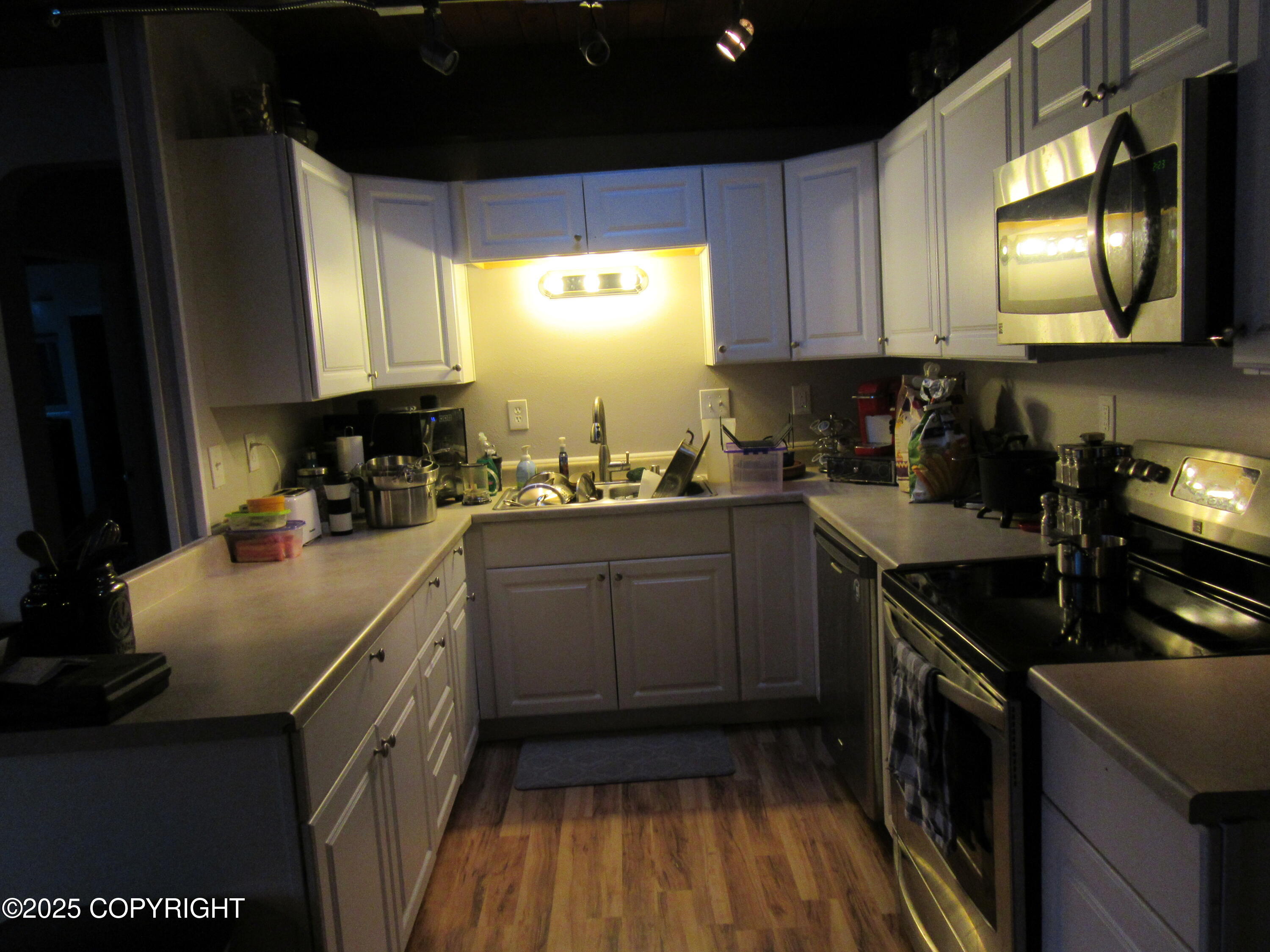 233 E 5th Avenue Property Photo 11