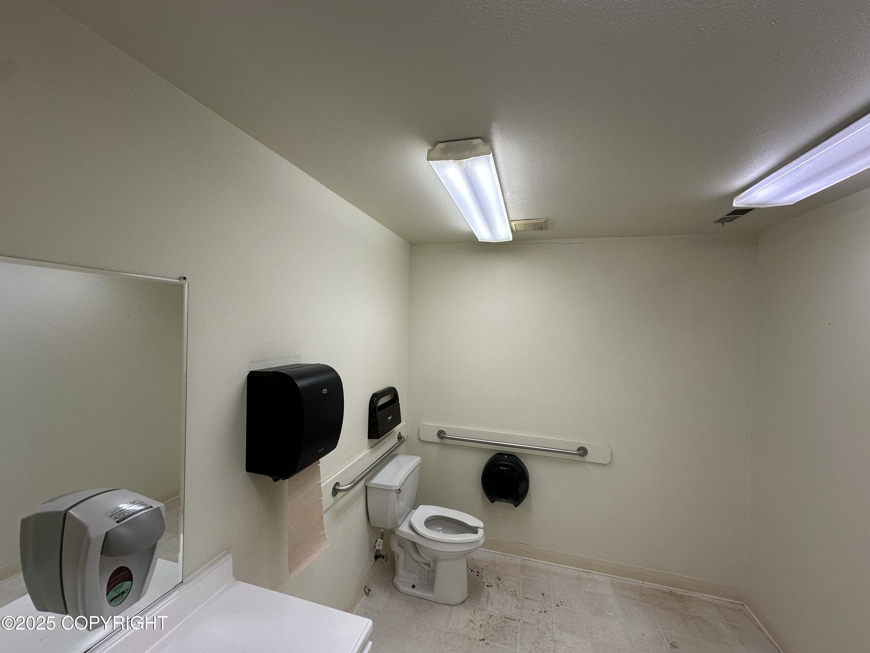 897 Commercial Drive Property Photo 8