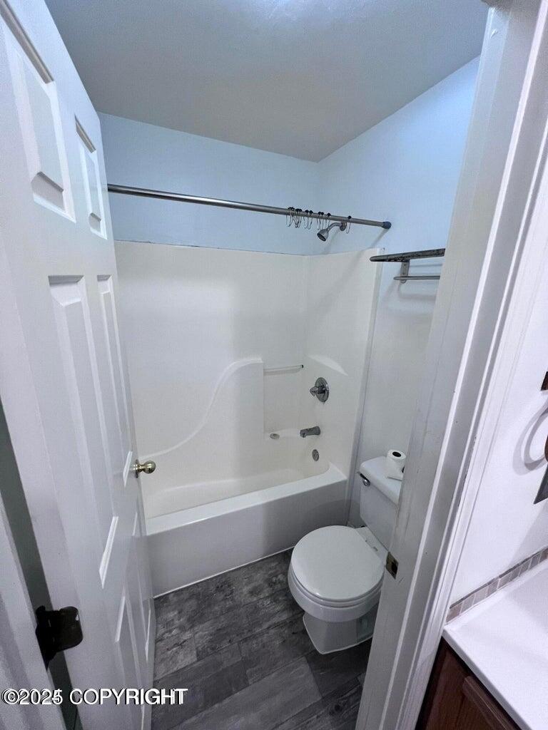 1435 W 25th Avenue Property Photo 9