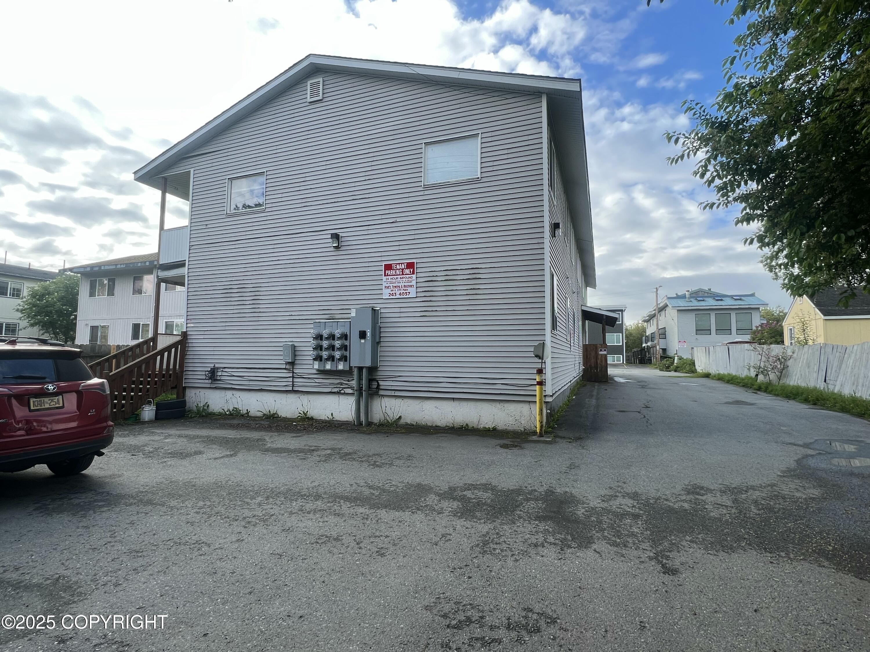 1435 W 25th Avenue Property Photo 16