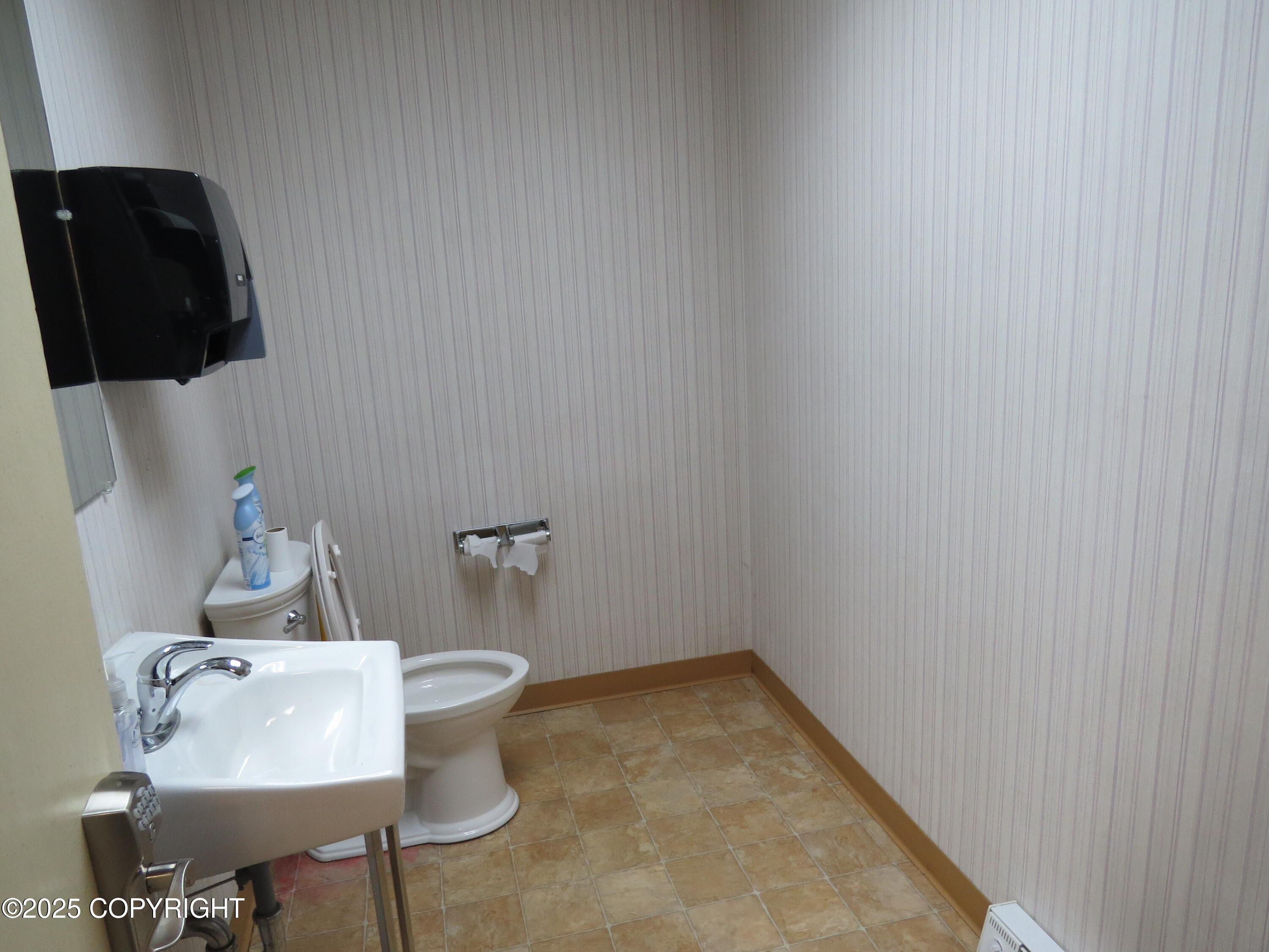 801 W Fireweed Lane Property Photo 7
