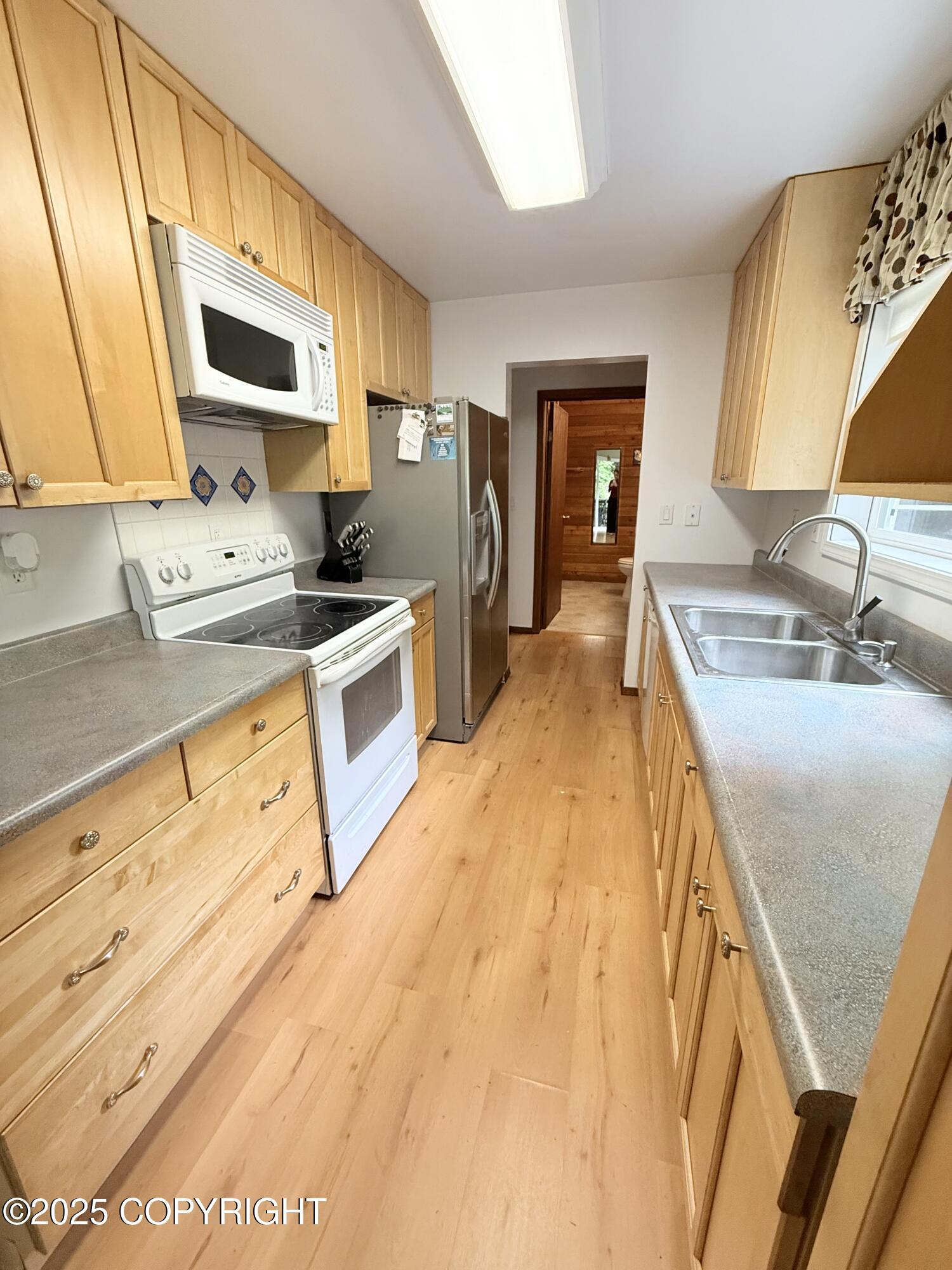 12399 Blackberry Lane Property Photo 4