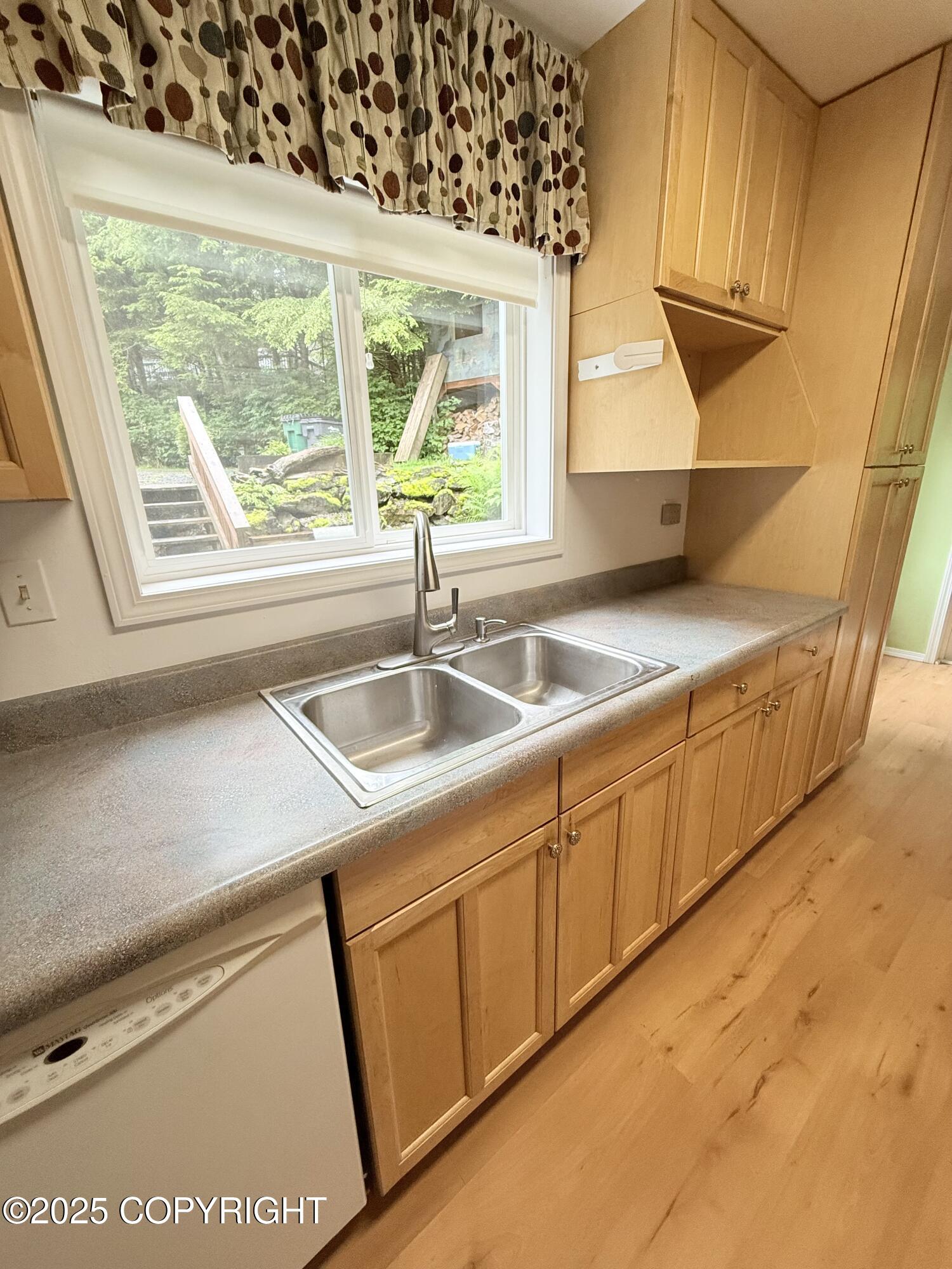 12399 Blackberry Lane Property Photo 6