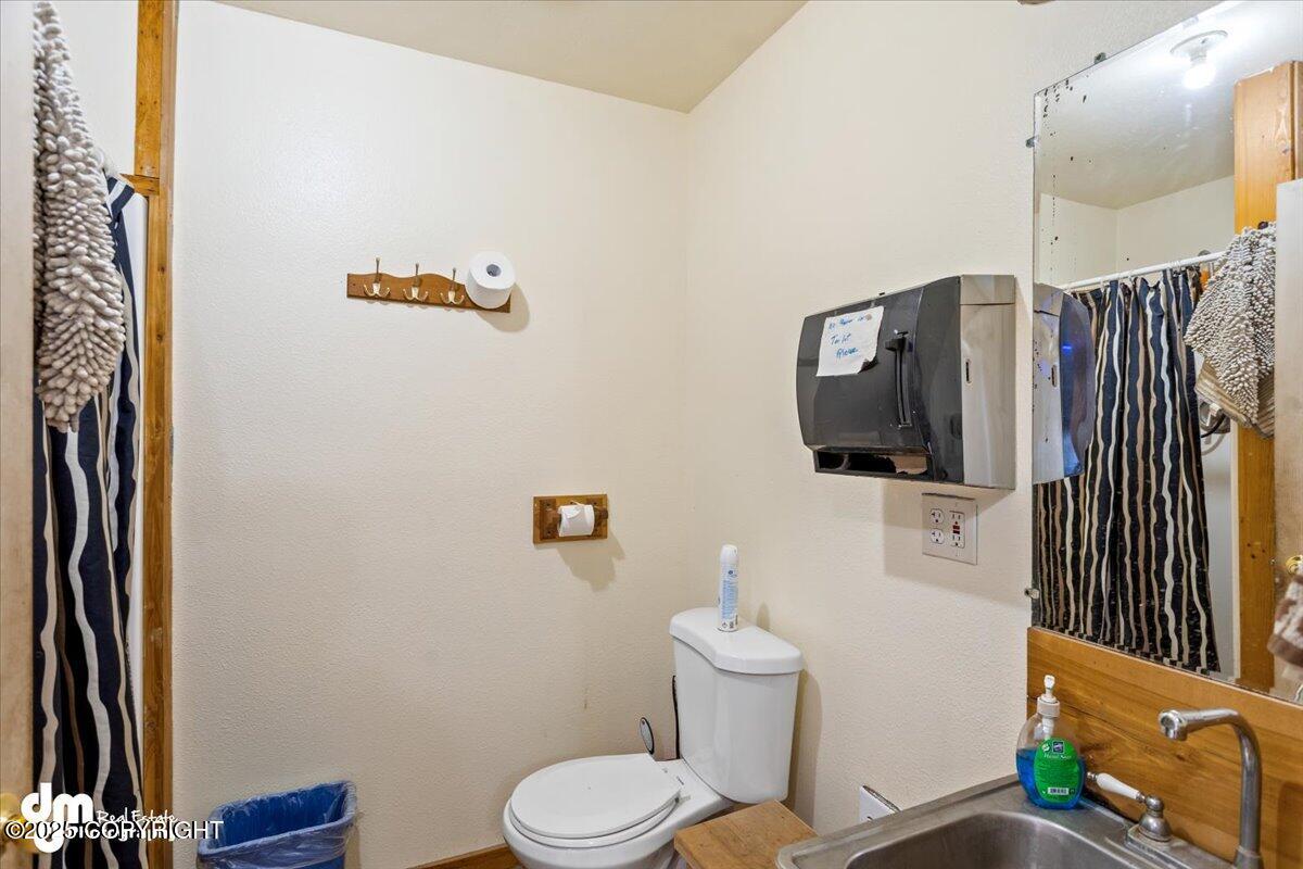 33900 W Parks Highway Property Photo 8