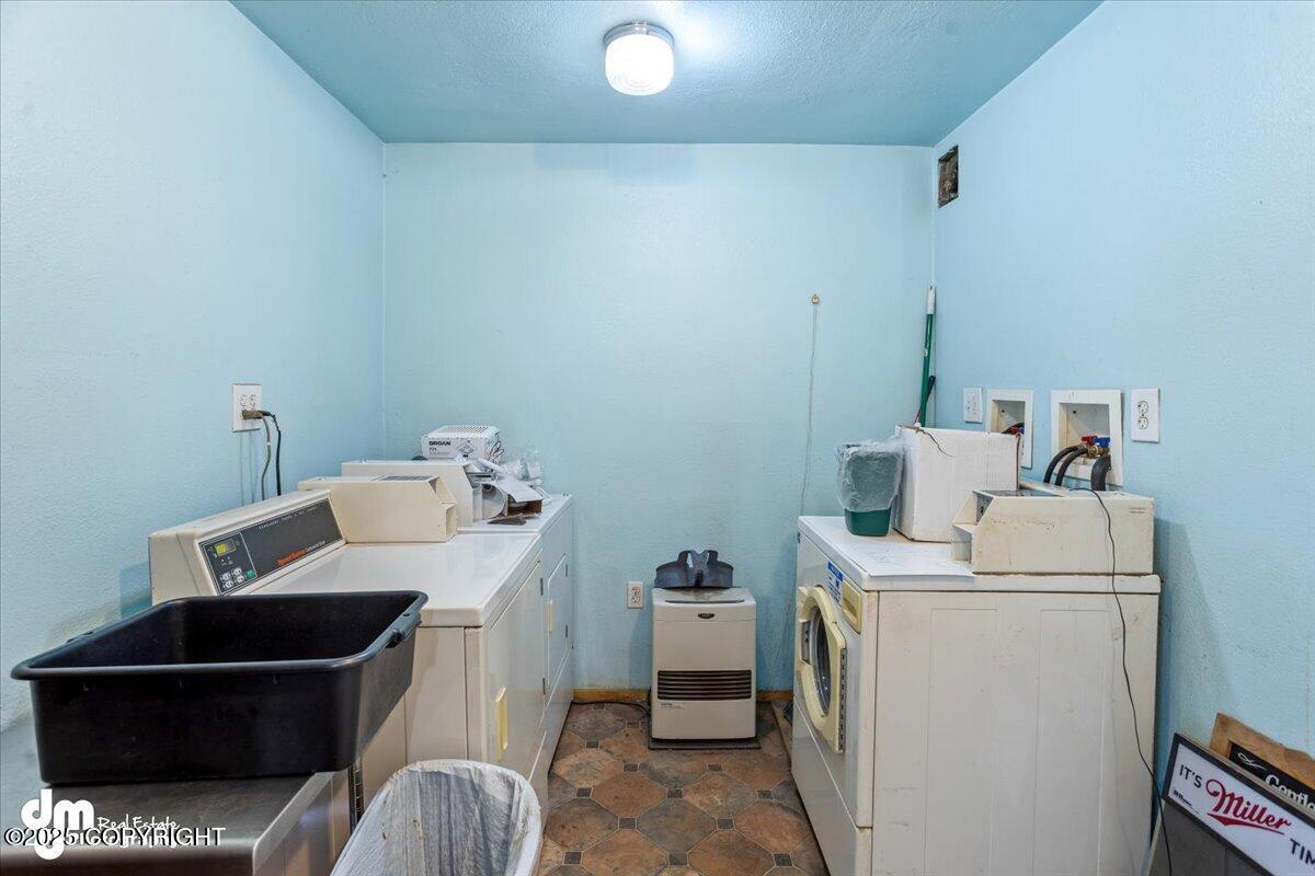 33900 W Parks Highway Property Photo 9