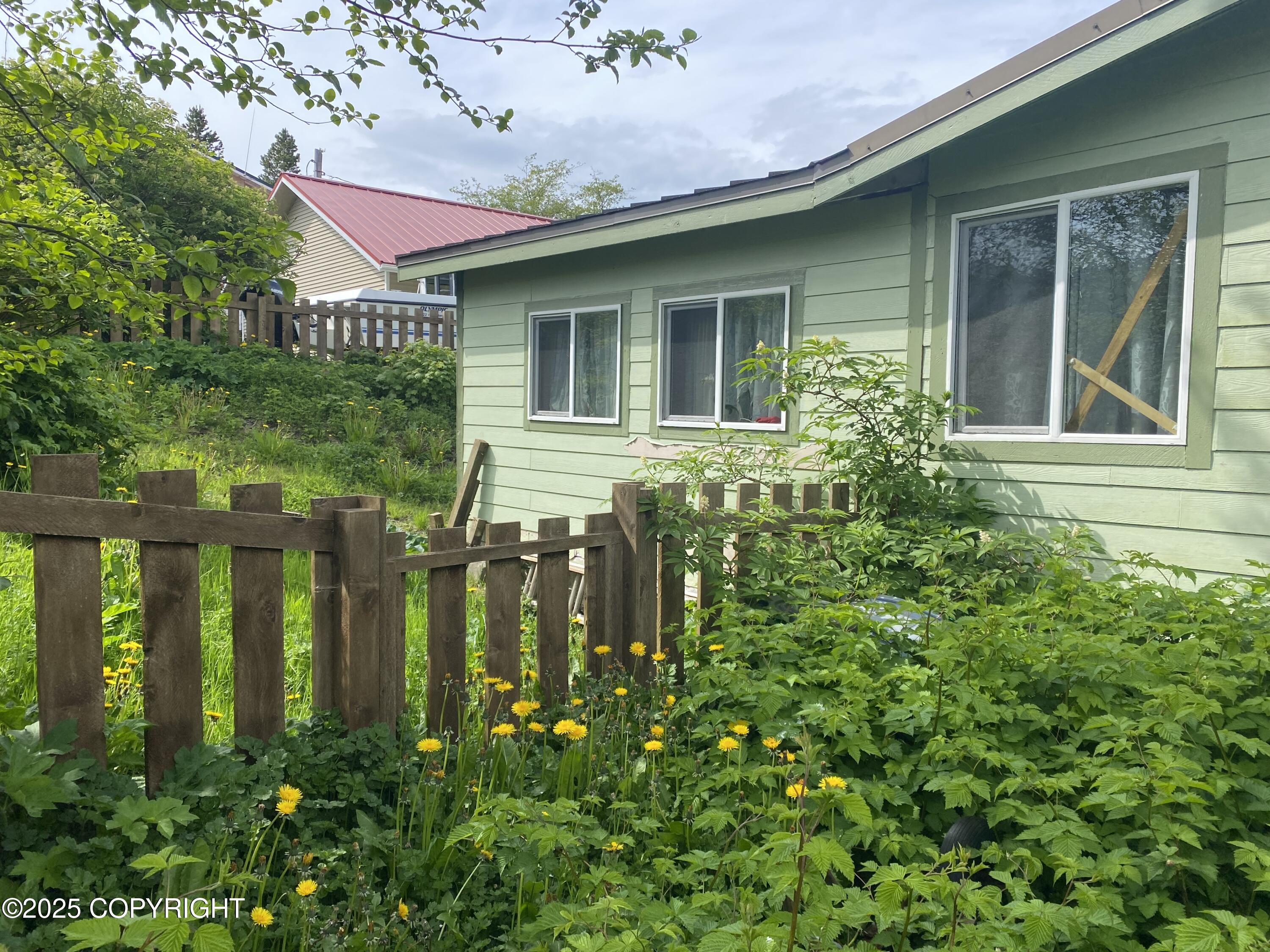 1906 Hamilton Drive Property Photo 3