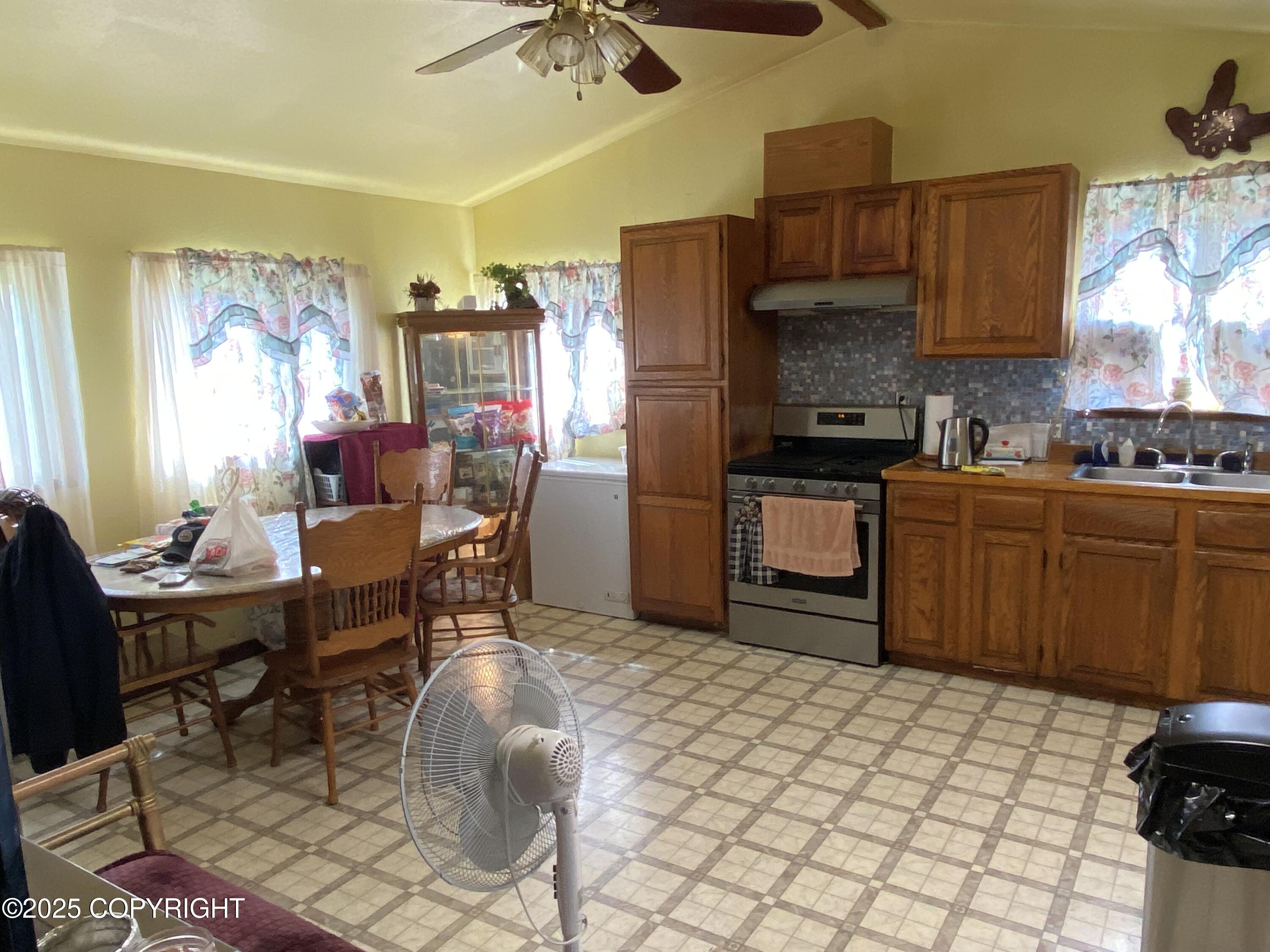 1906 Hamilton Drive Property Photo 5