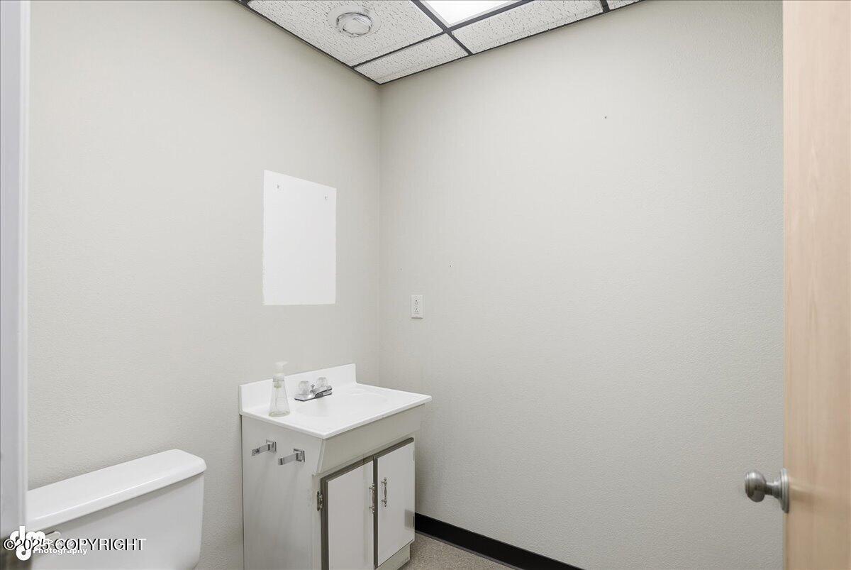 1649 W Parks Highway Property Photo 35