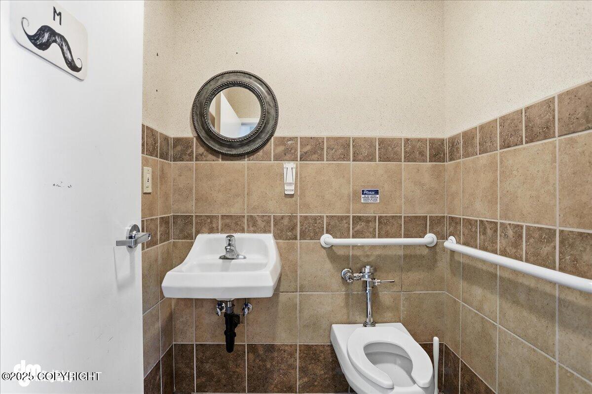 1649 W Parks Highway Property Photo 111