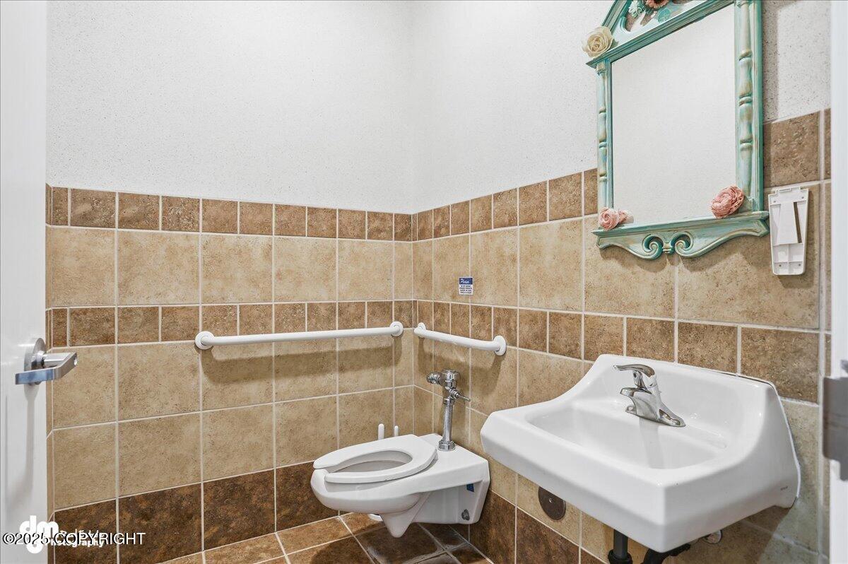 1649 W Parks Highway Property Photo 112