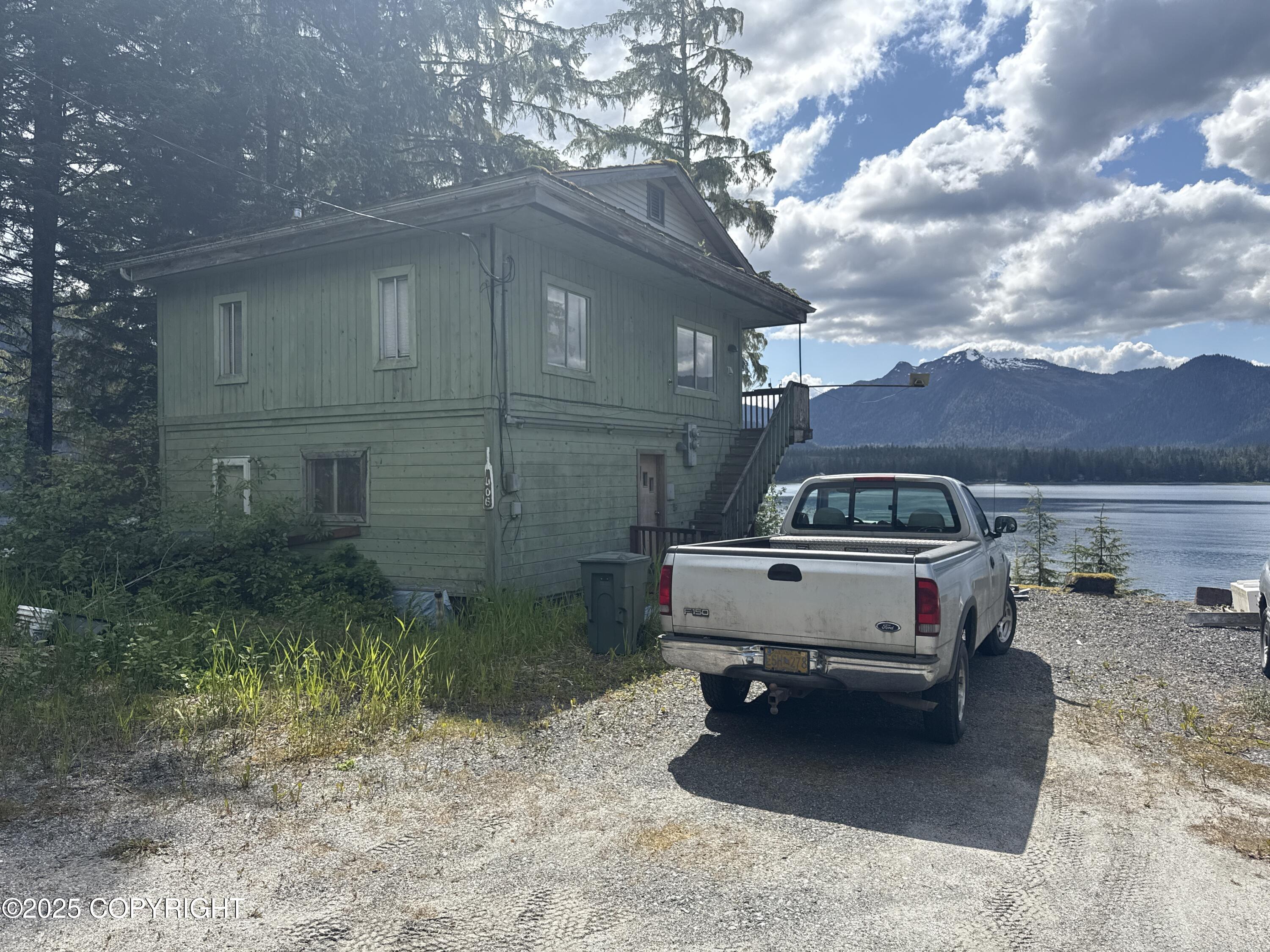406 Mitkof Highway Property Photo 1