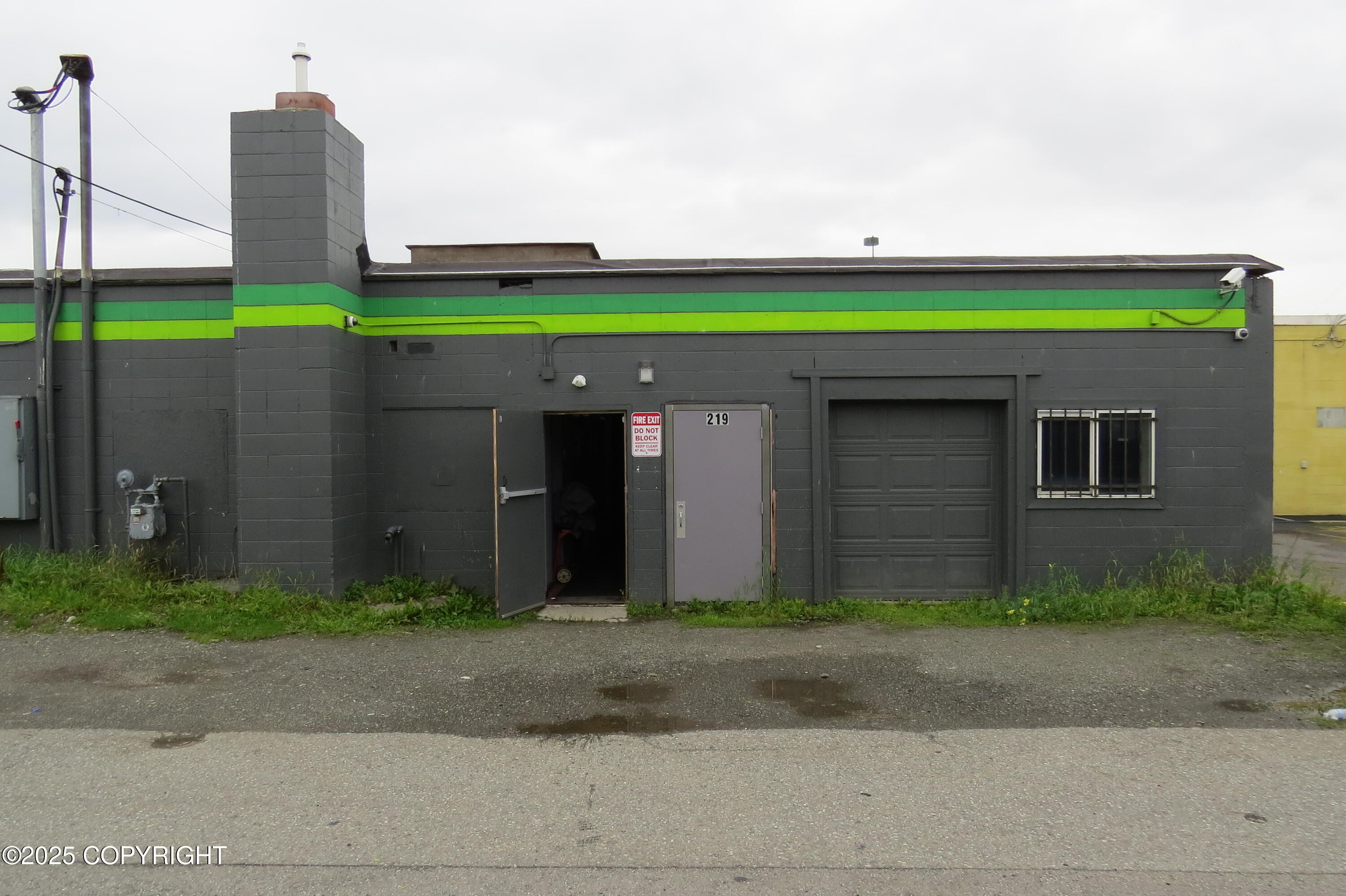 221 E 5th Avenue Property Photo 2