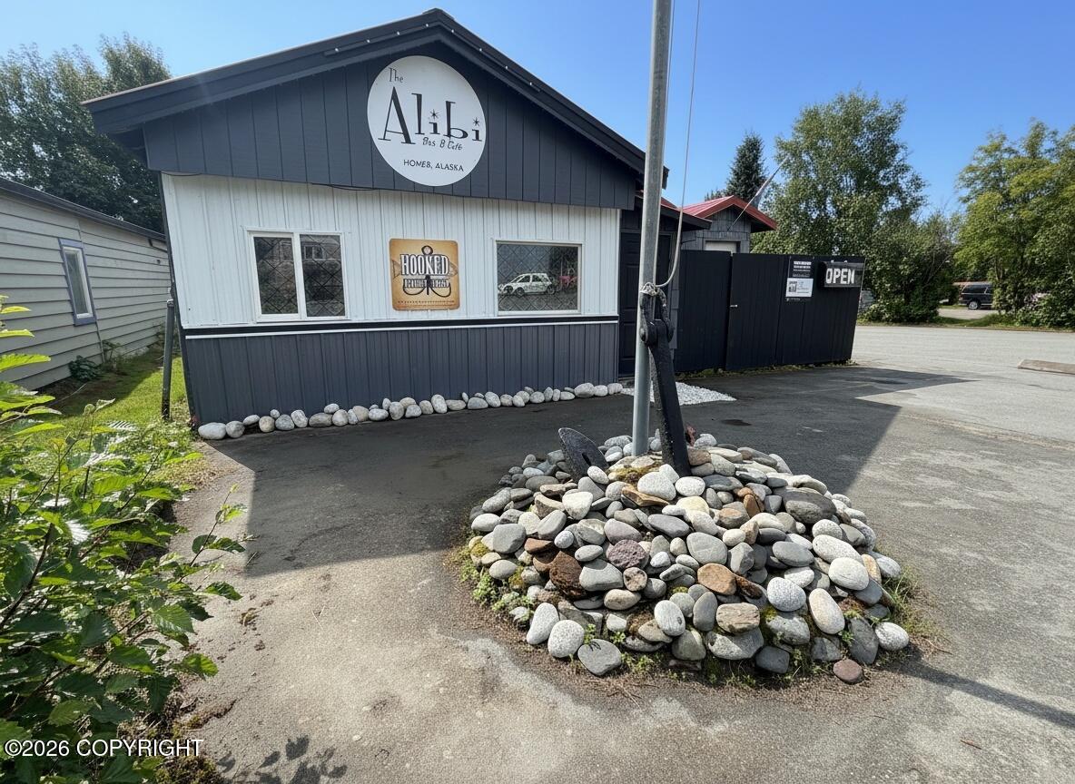 453 E Pioneer Avenue Property Photo 2