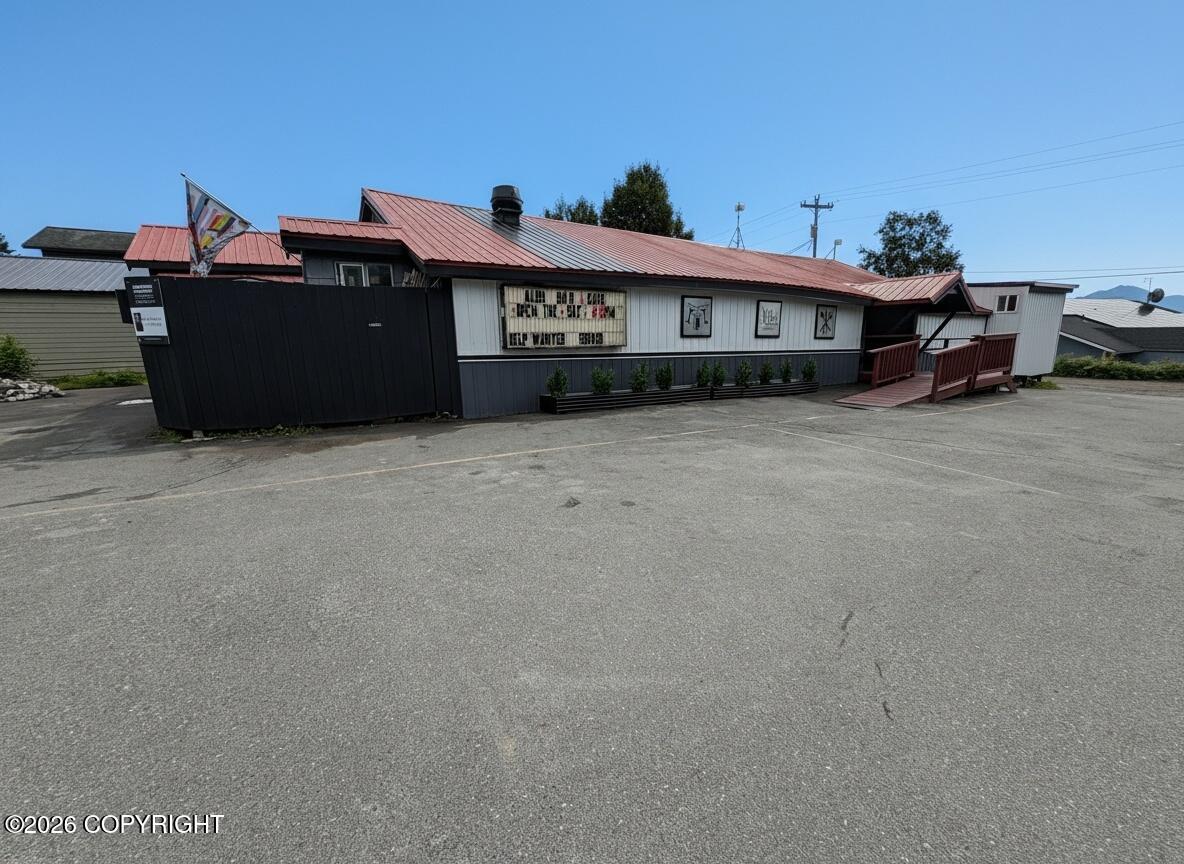 453 E Pioneer Avenue Property Photo 4