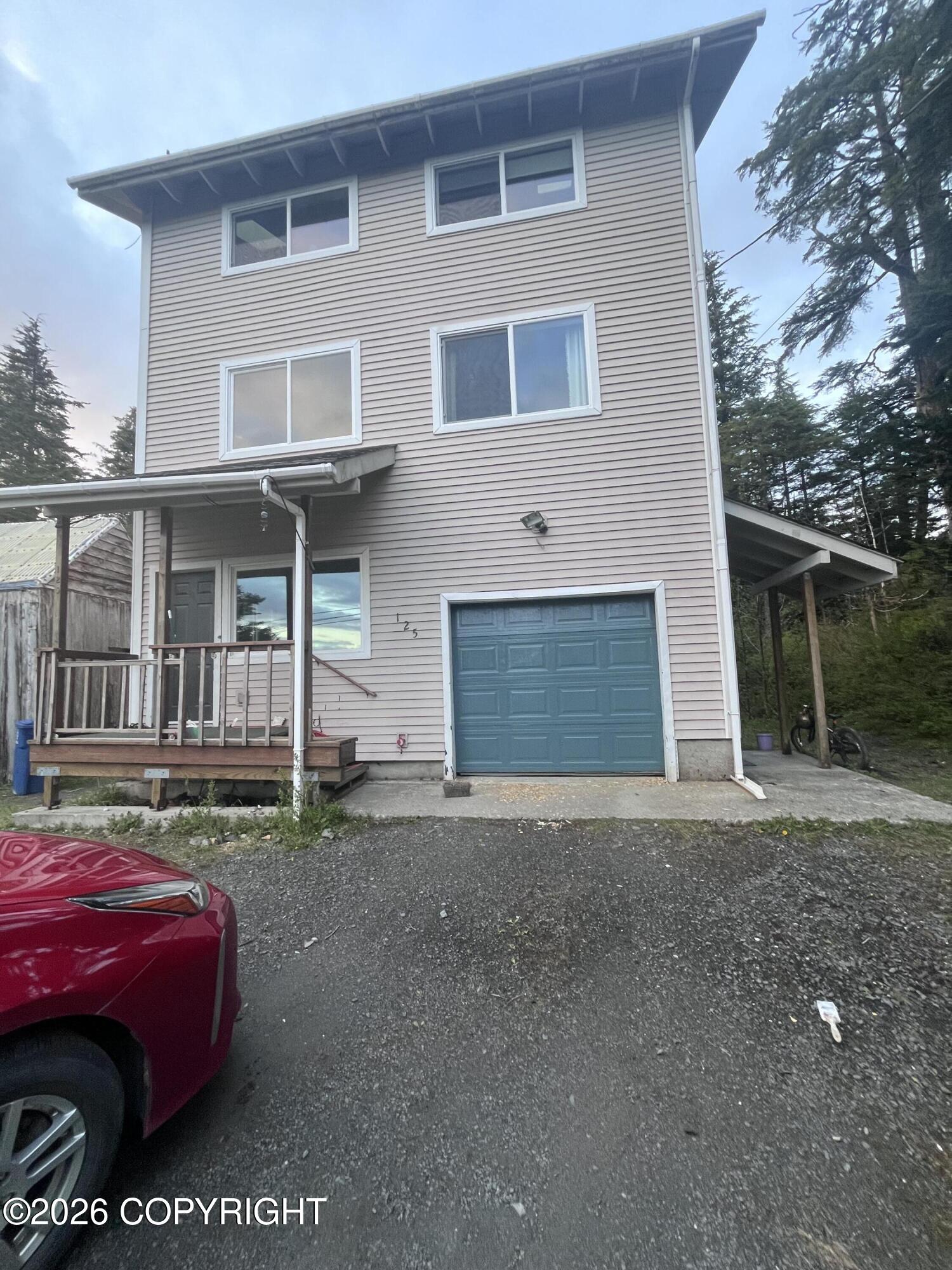 125 Kings Row Property Photo 1