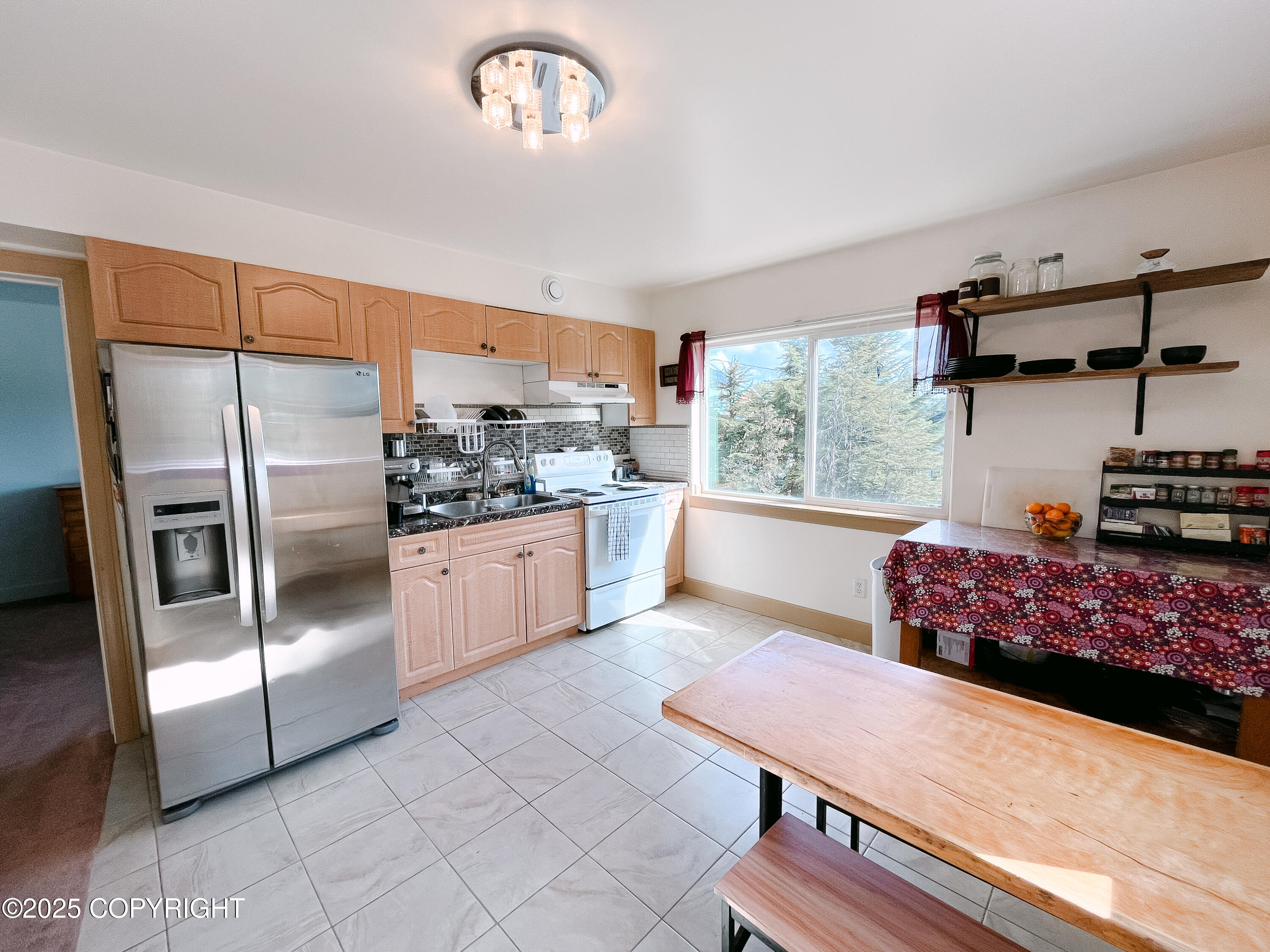 125 Kings Row Property Photo 2