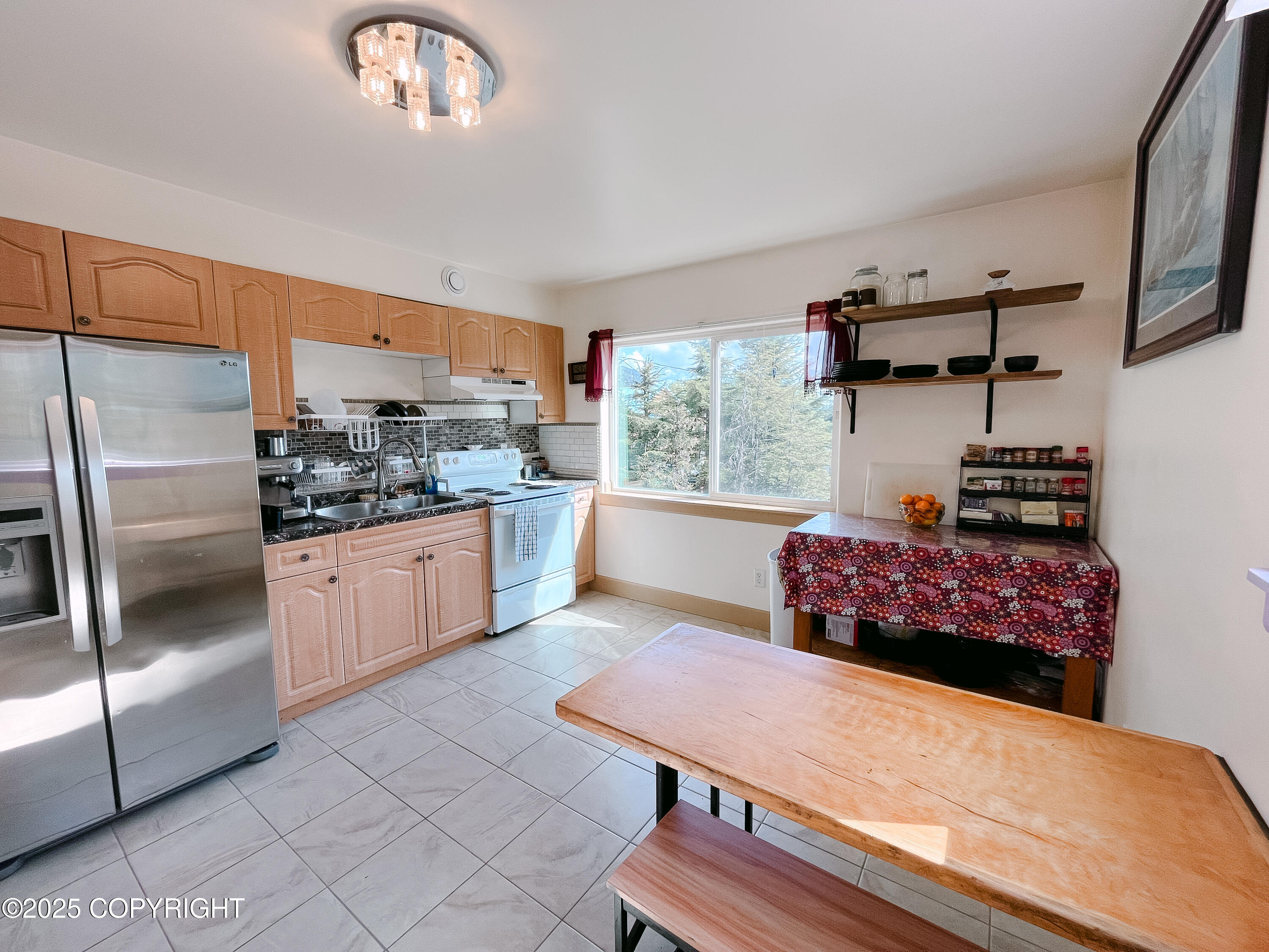 125 Kings Row Property Photo 3