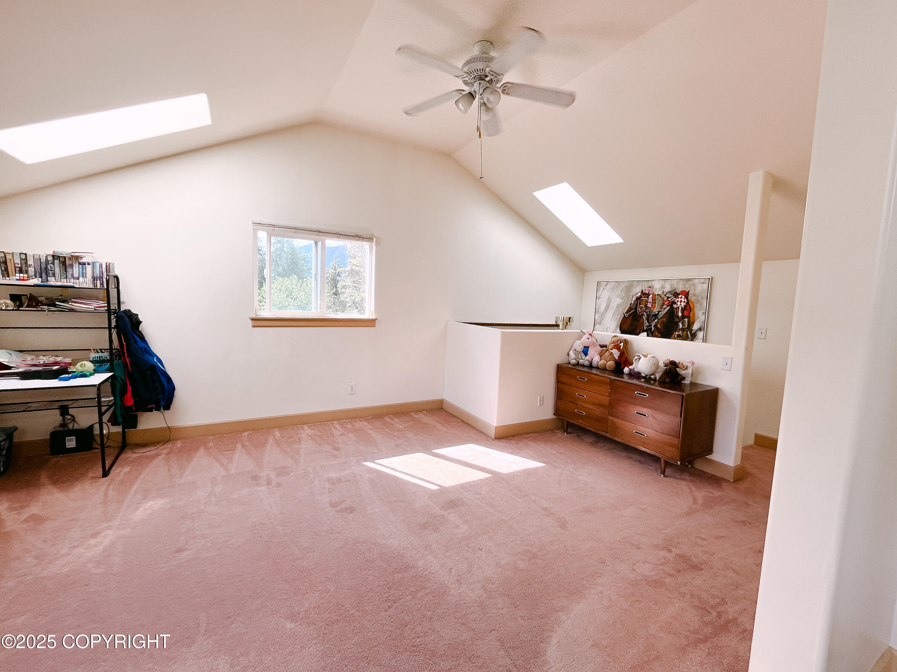 125 Kings Row Property Photo 5