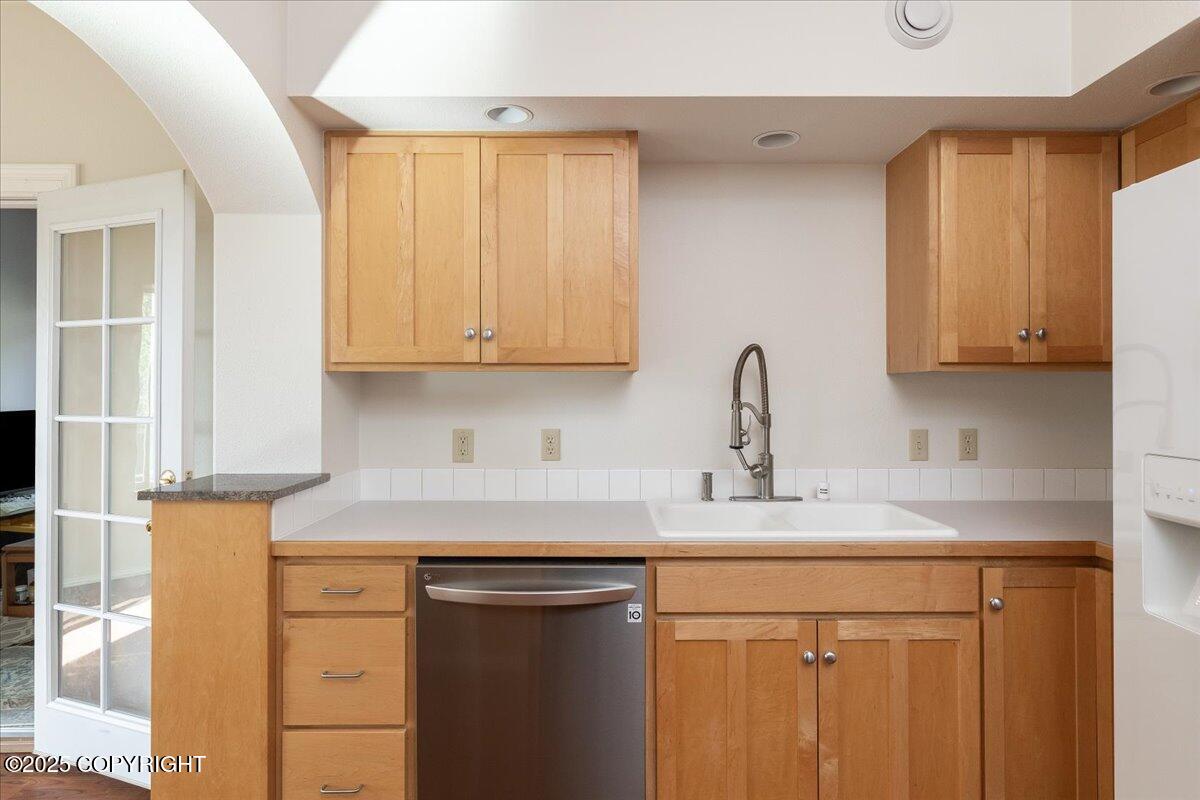 480 Kentshire Drive Property Photo 4