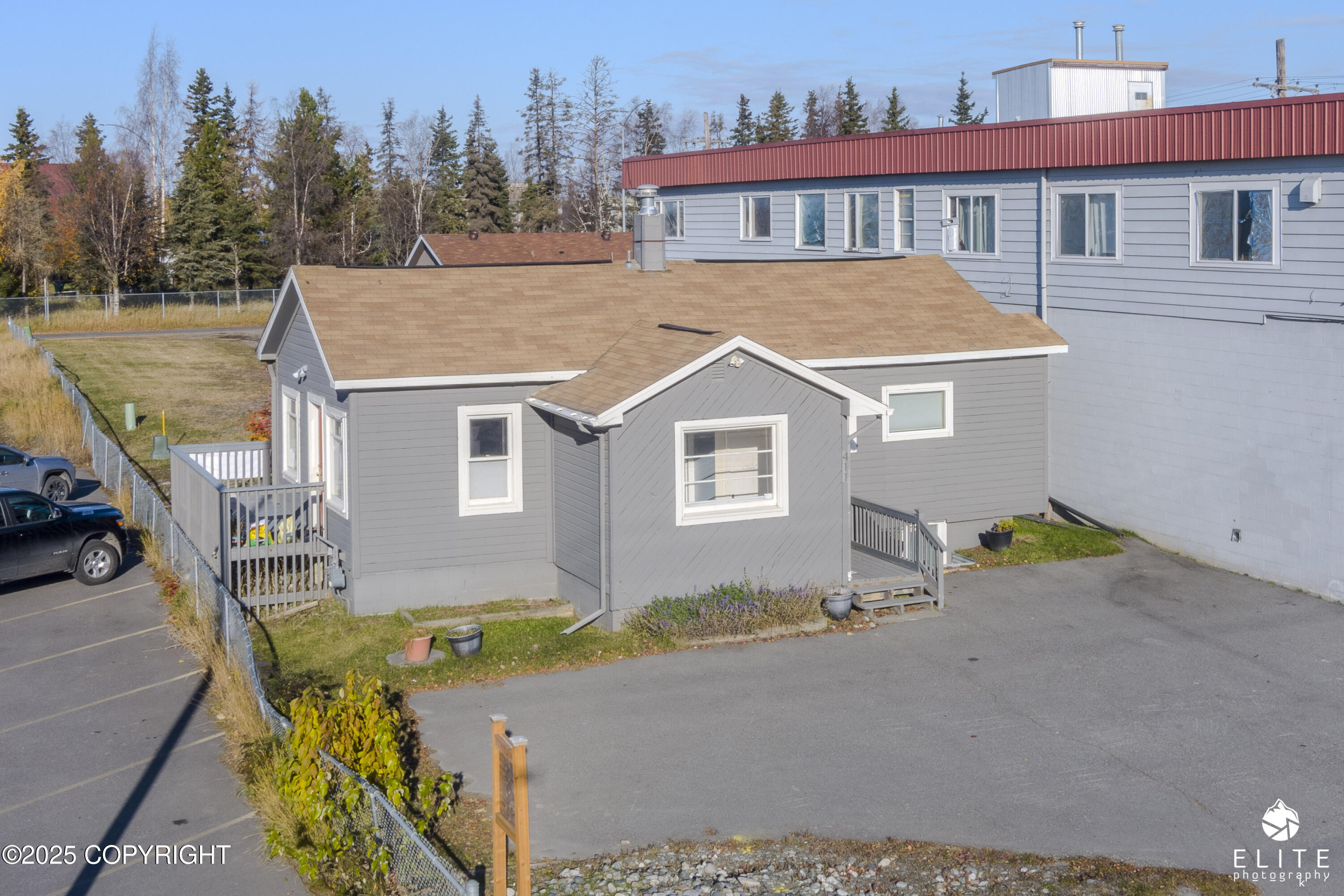 411 W Northern Lights Boulevard Property Photo 1
