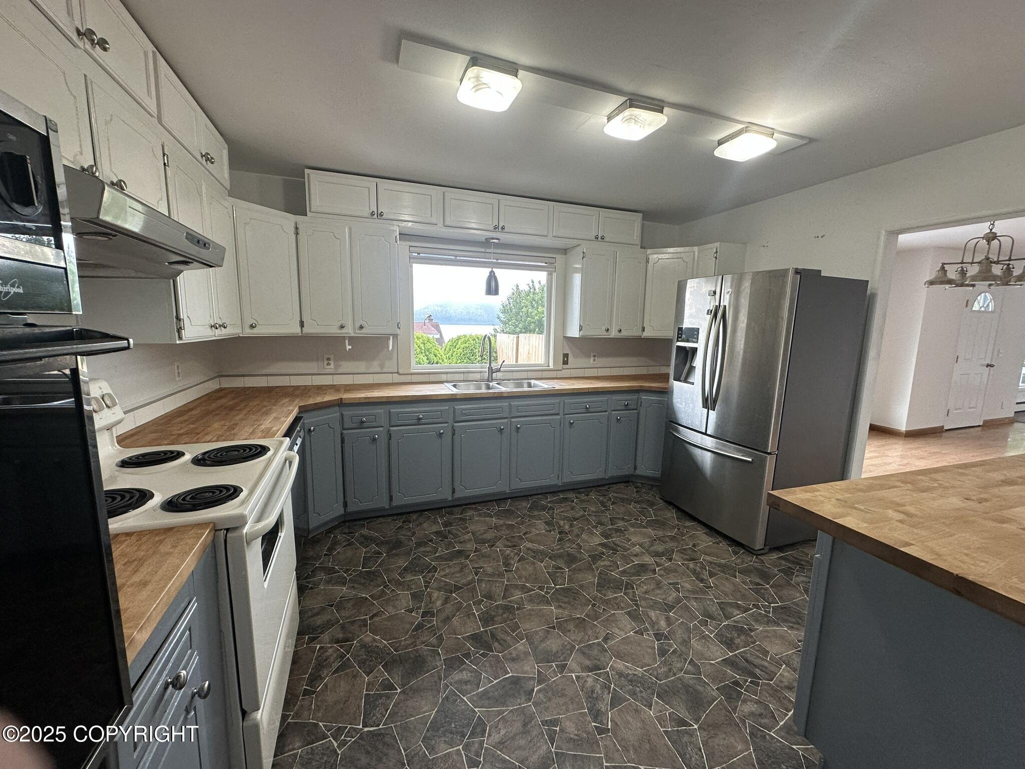 203 3rd Street Property Photo 12