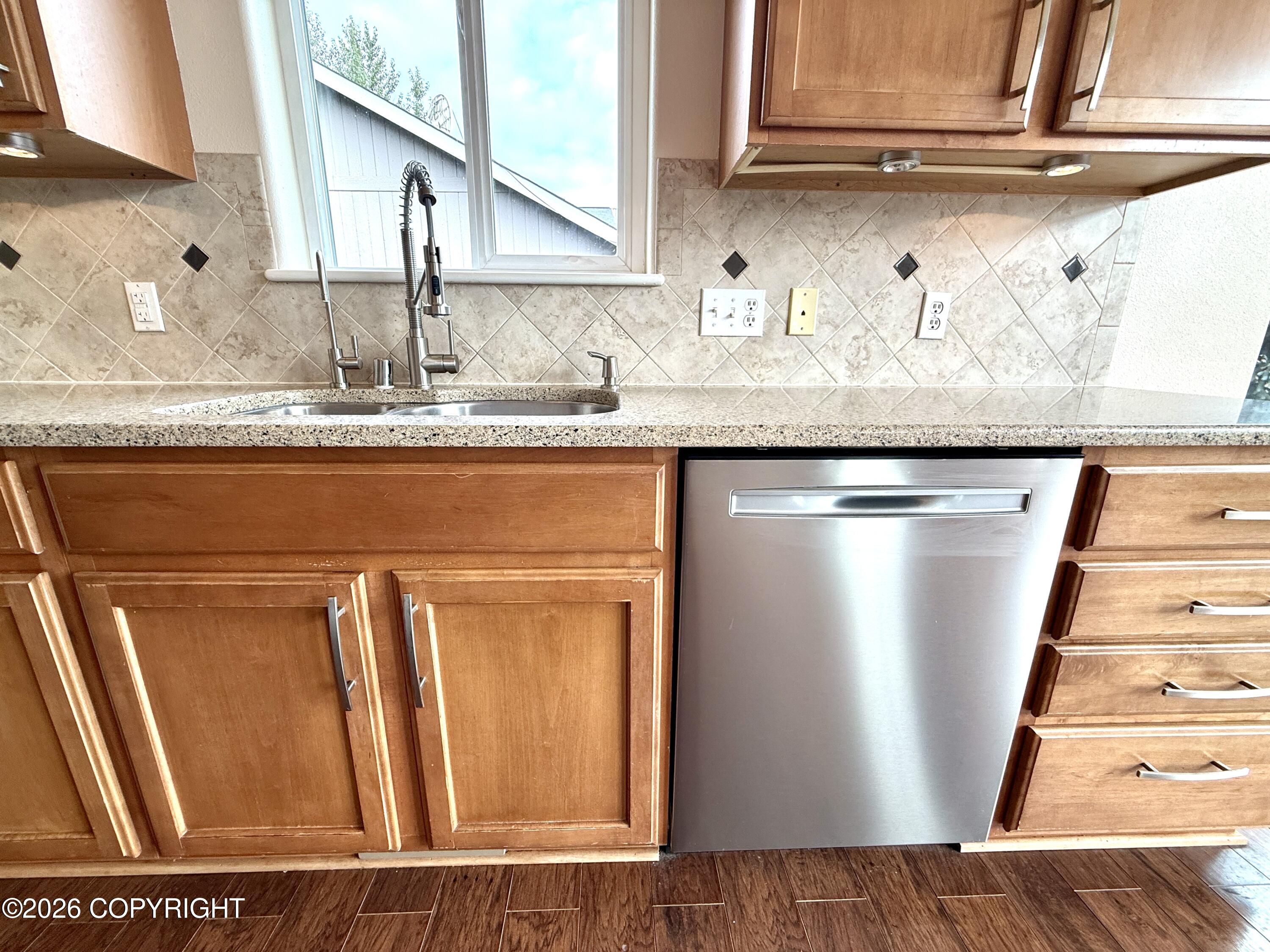 1145 W Granville Street Property Photo 8