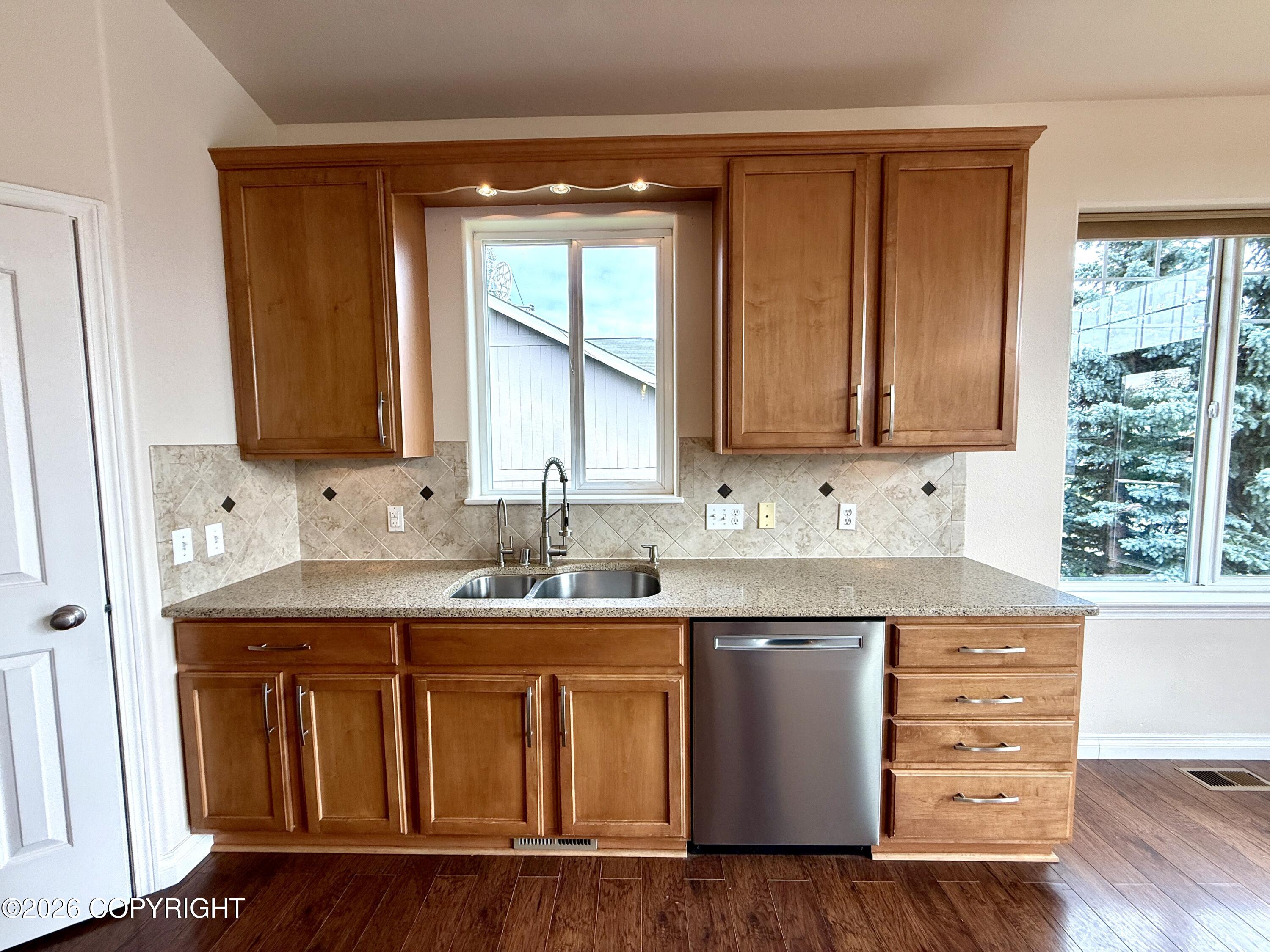 1145 W Granville Street Property Photo 10