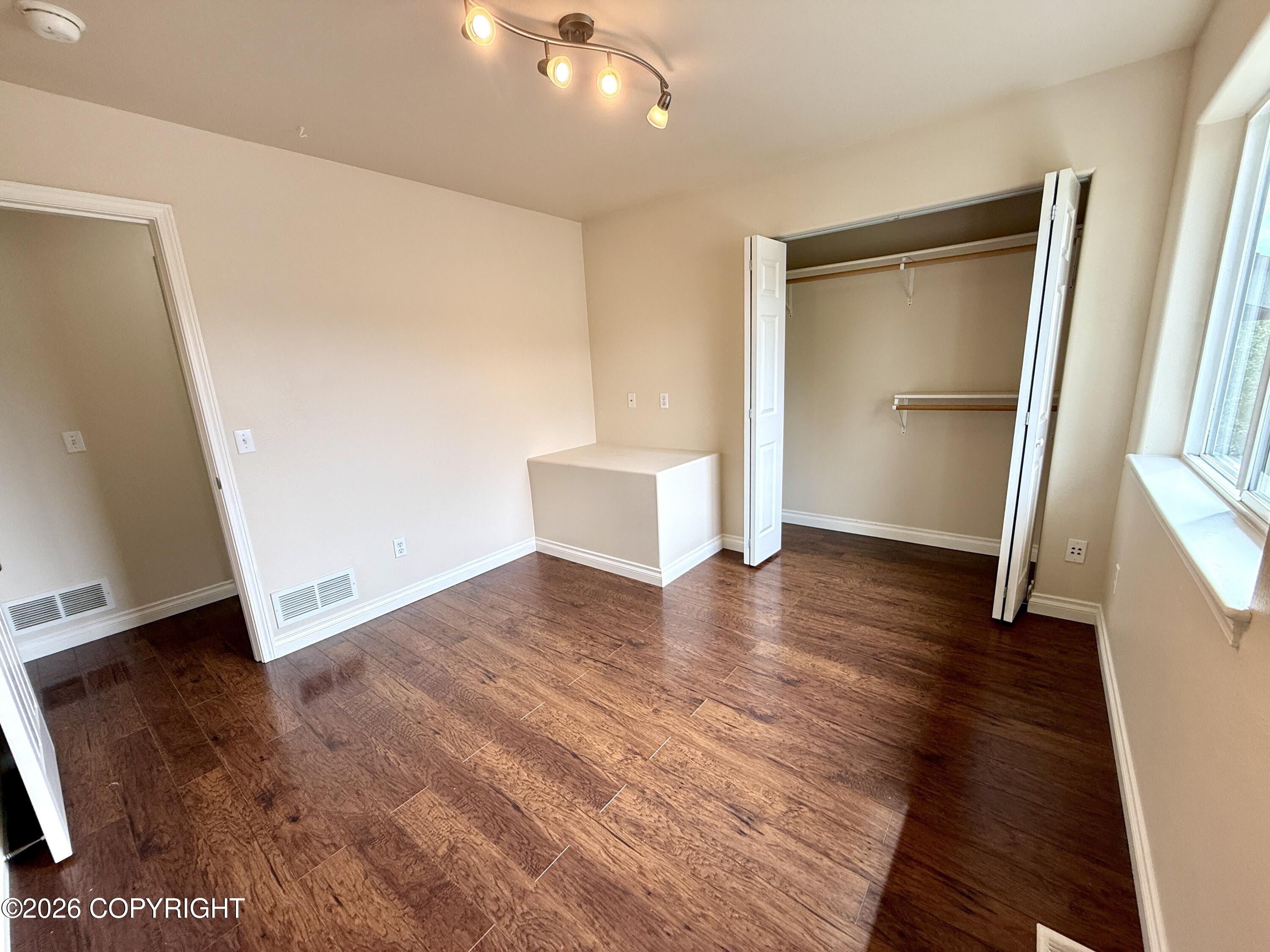 1145 W Granville Street Property Photo 28