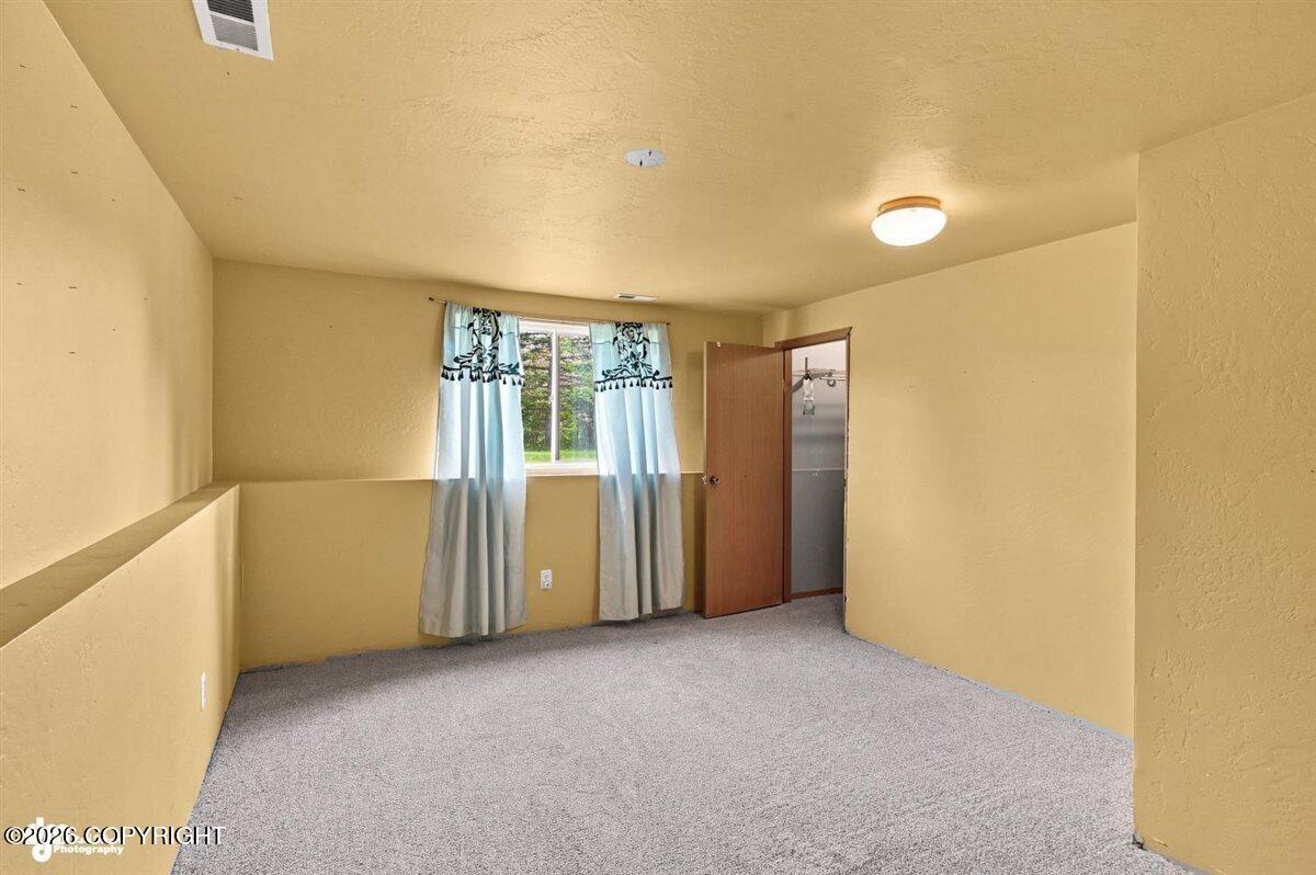 2511 W Schrock Road Property Photo 6