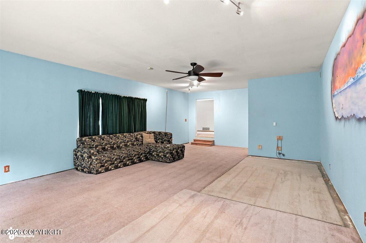 2511 W Schrock Road Property Photo 33