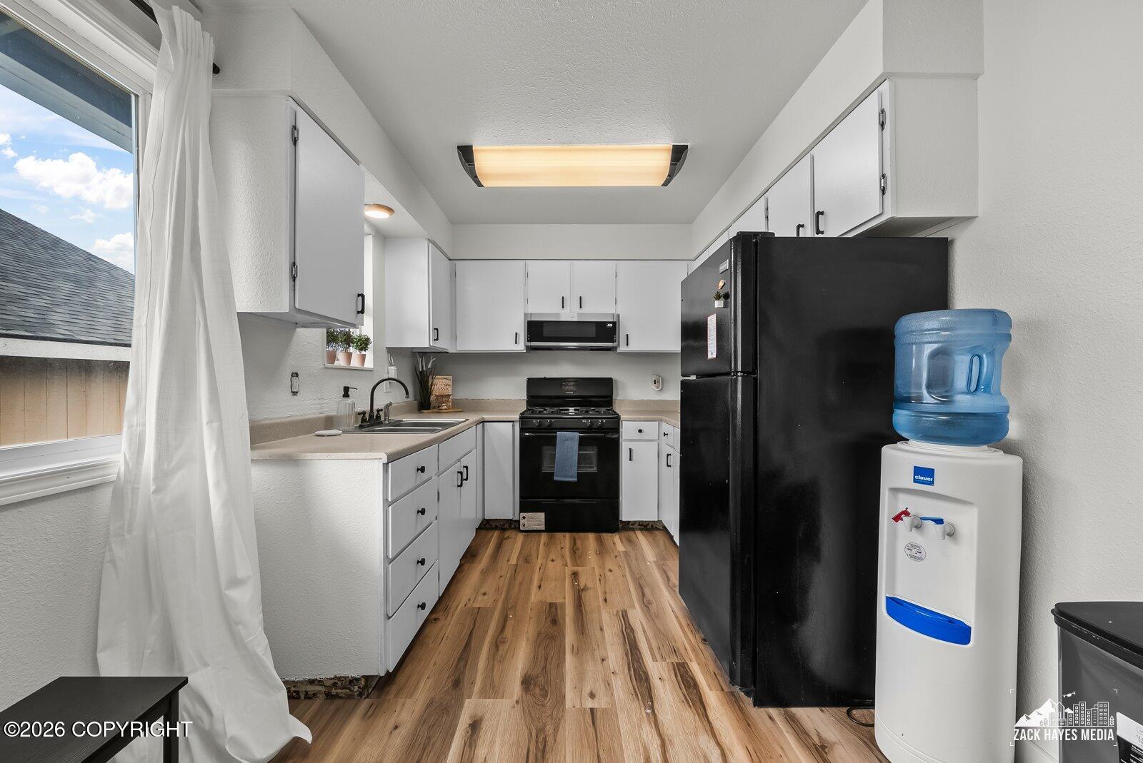 354 Pine Street Property Photo 6
