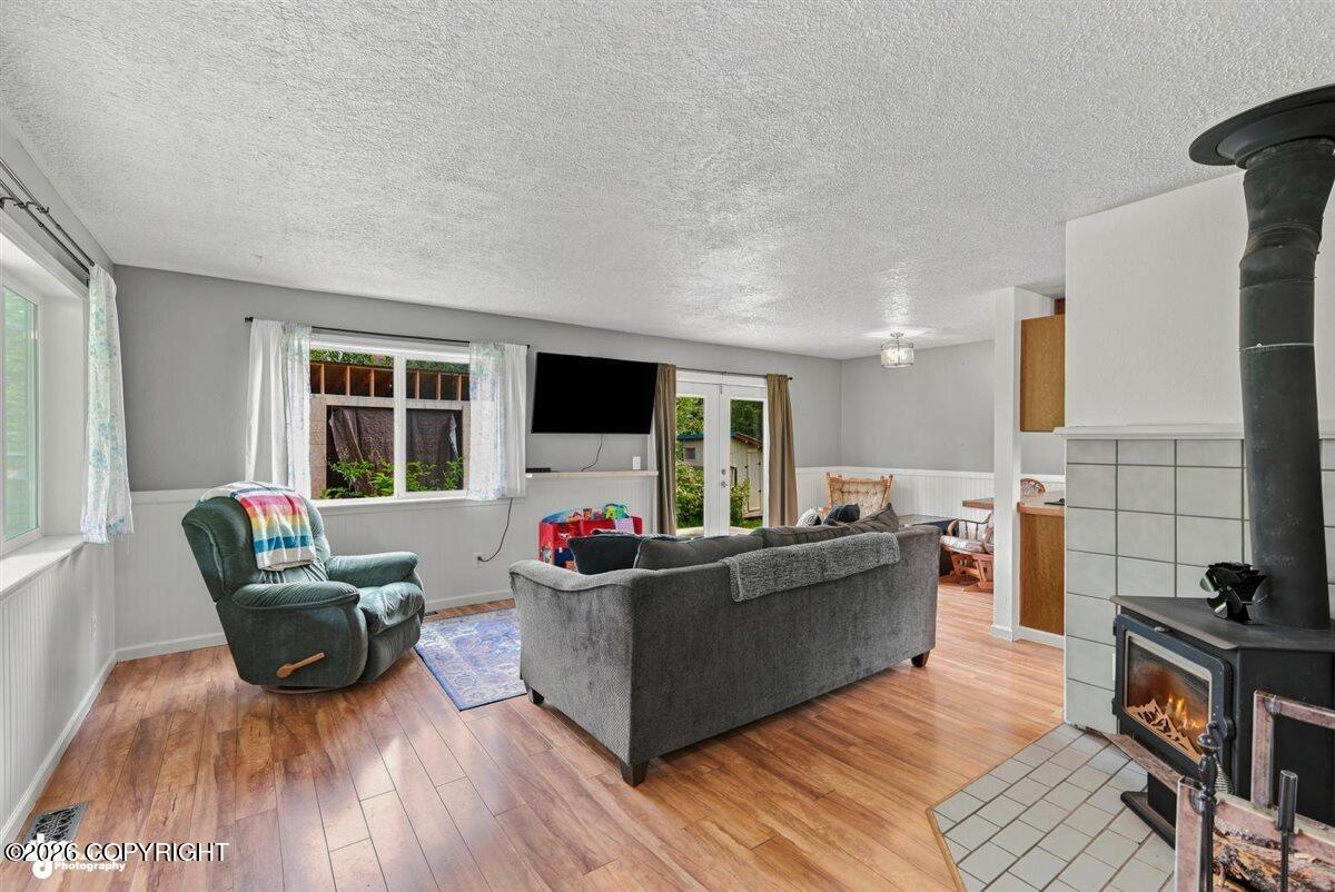 3166 N Tamarak Avenue Property Photo 5