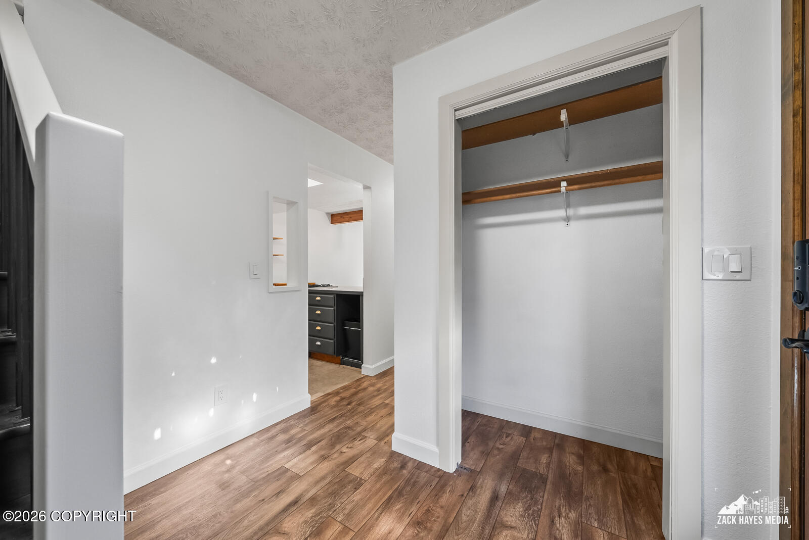 8025 Fairwood Circle Property Photo 4