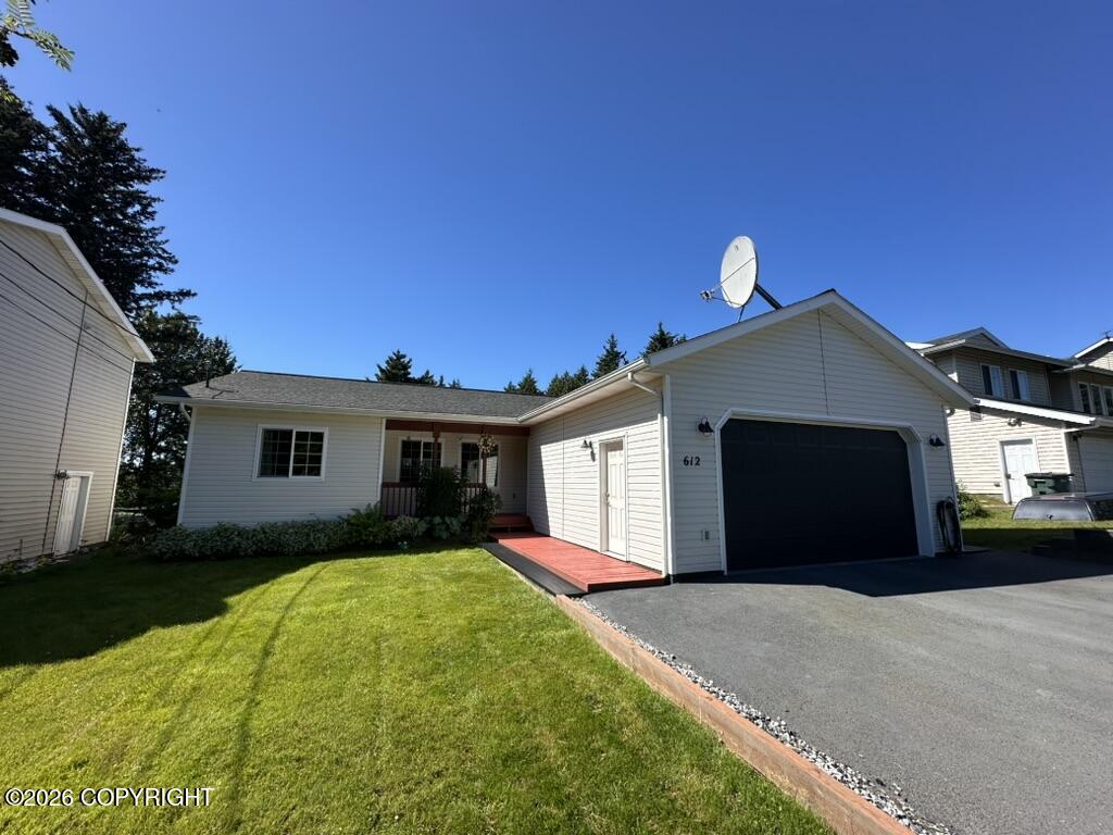 612 Perez Way Property Photo 2