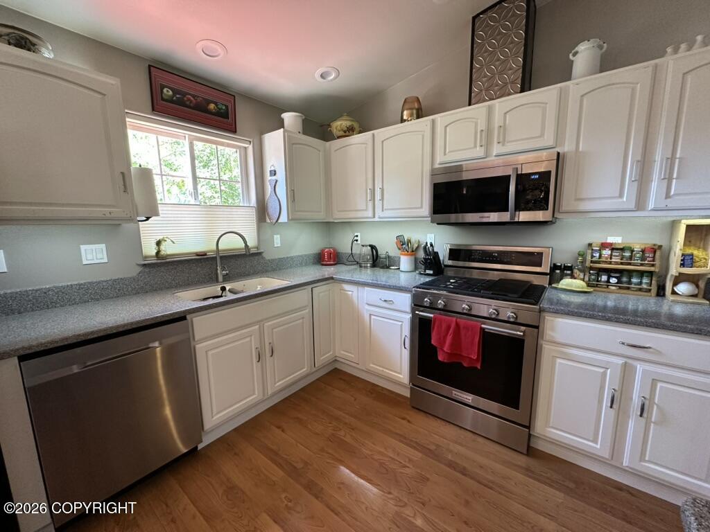 612 Perez Way Property Photo 6