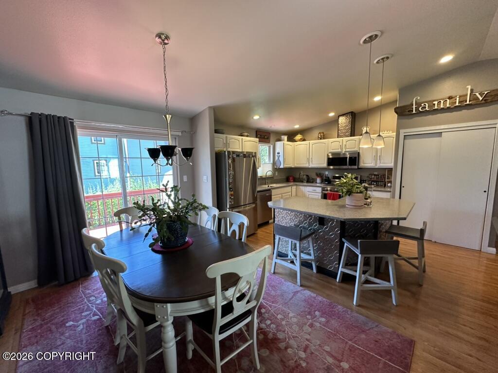 612 Perez Way Property Photo 7