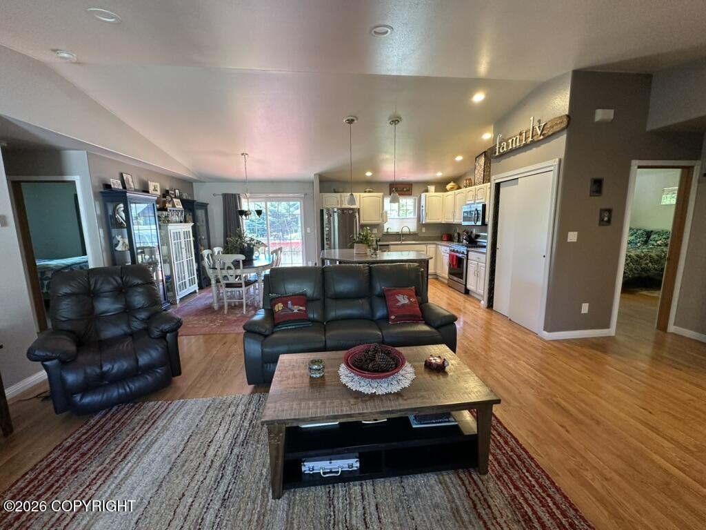 612 Perez Way Property Photo 8